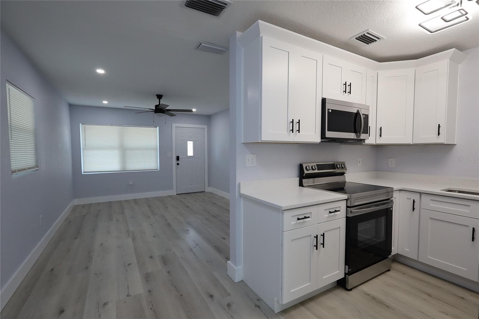 Single Family Residence at 431 HAMPTON AVE, LAKELAND, photo 12 of 36