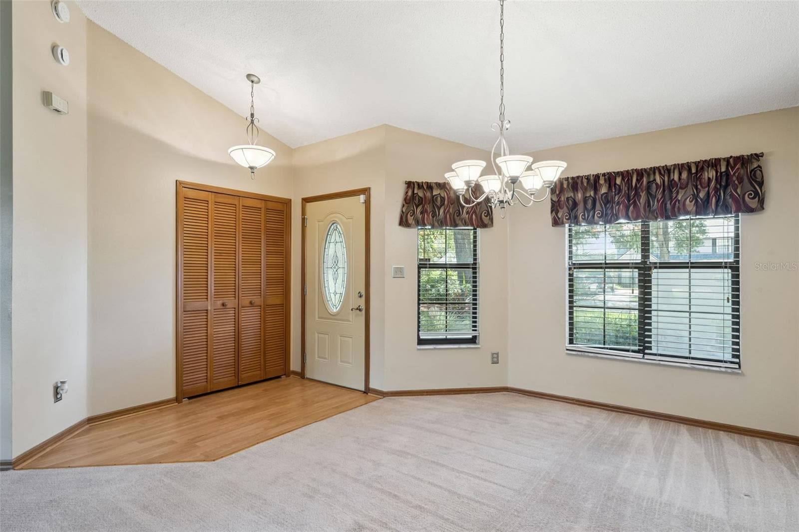A welcoming front foyer flows into the spacious dining area, where vaulted ceilings and abundant natural light create an open, inviting first impression. - 288 RINGWOOD DR, WINTER SPRINGS