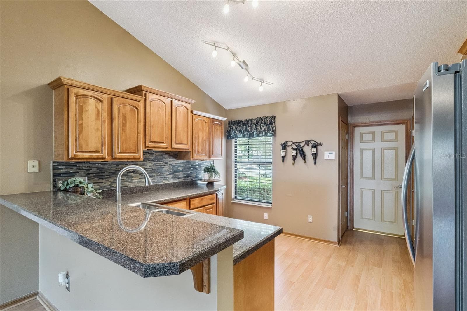 A kitchen view with the garage door entry. - 288 RINGWOOD DR, WINTER SPRINGS