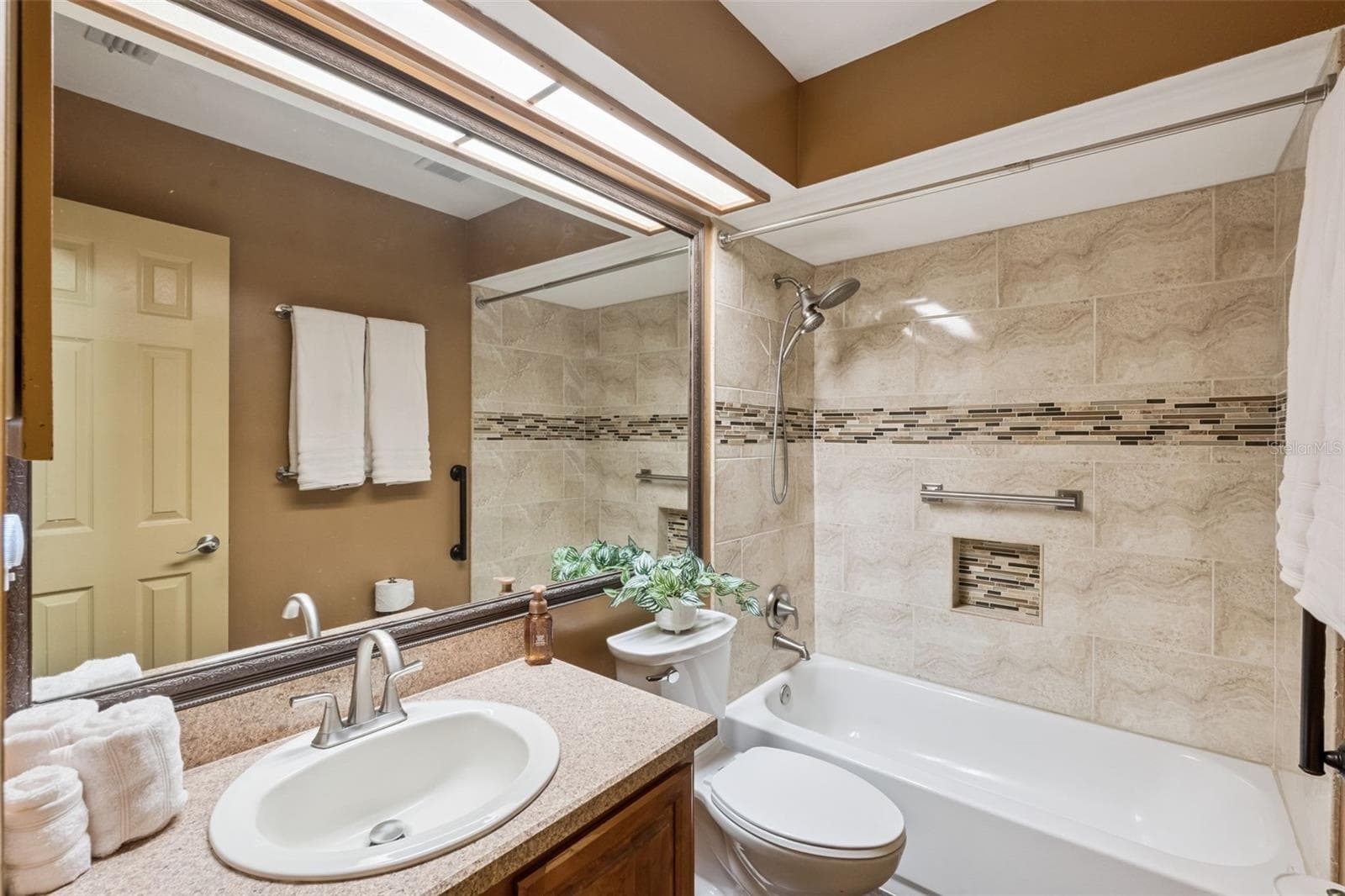 Remodeled 2nd Bathroom - 288 RINGWOOD DR, WINTER SPRINGS