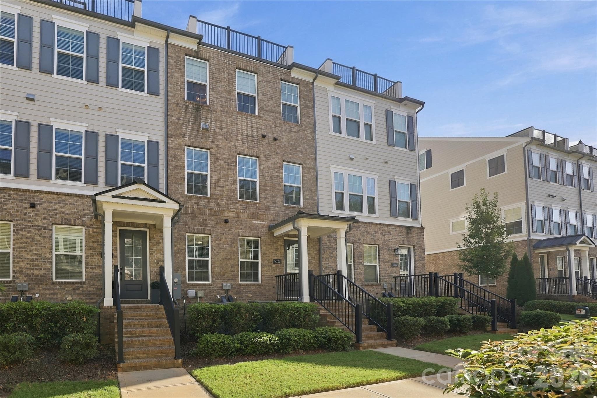 Townhouse at 5026 Harrowsmith Lane, Charlotte, photo 4 of 35