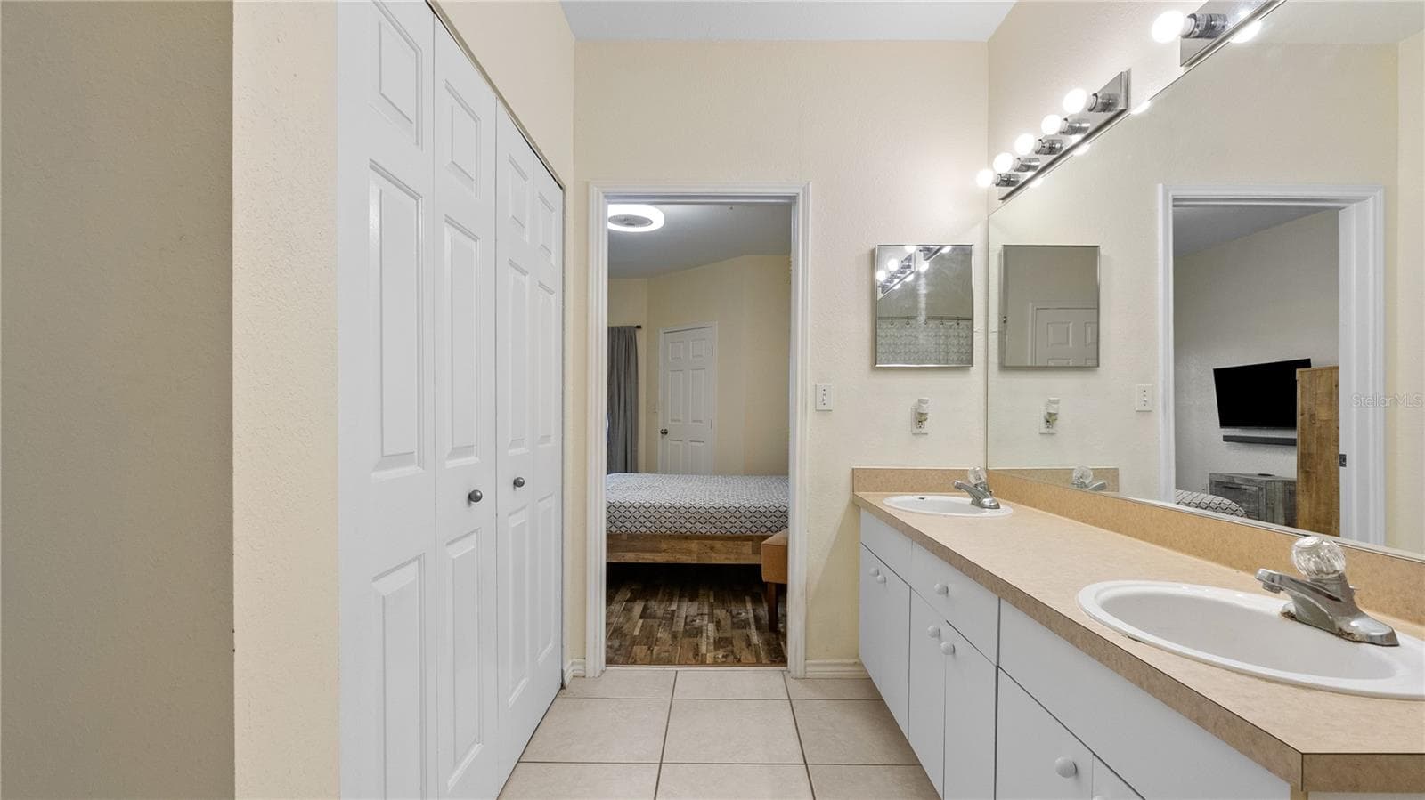 Condominium at 4333 BAYSIDE VILLAGE DR #320, TAMPA, photo 40 of 50