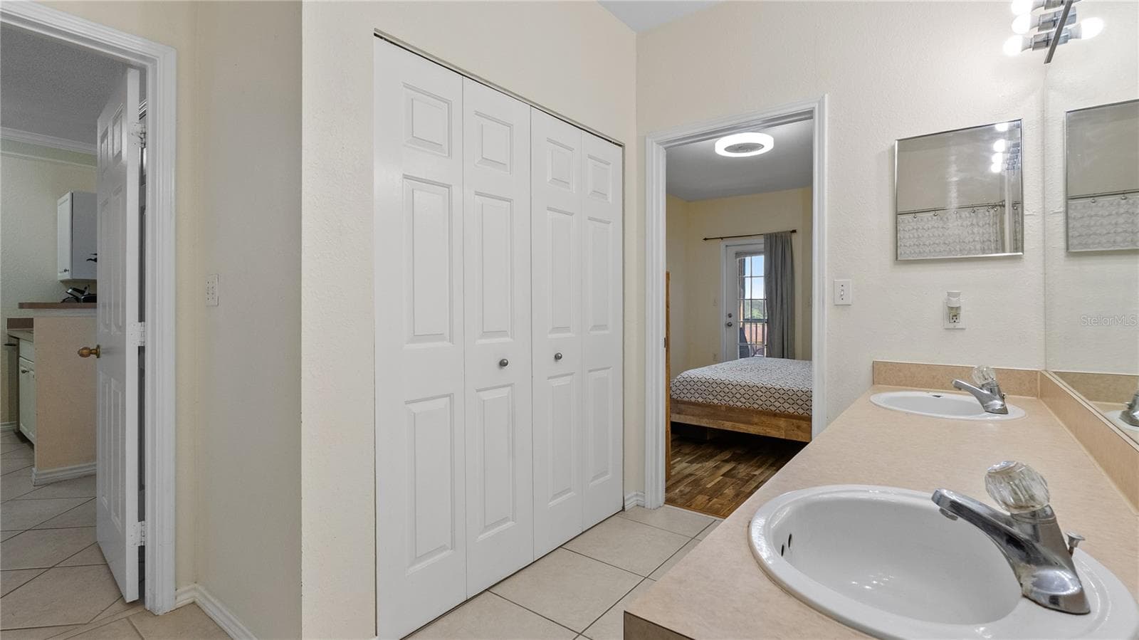 Condominium at 4333 BAYSIDE VILLAGE DR #320, TAMPA, photo 42 of 50