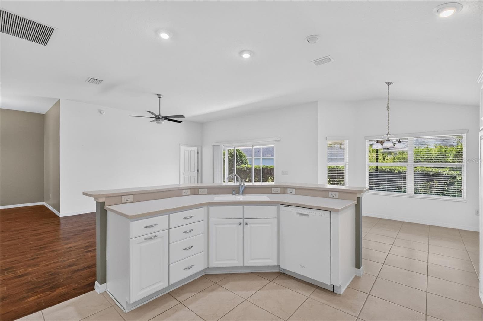Kitchen - THE VILLAGES, THE VILLAGES