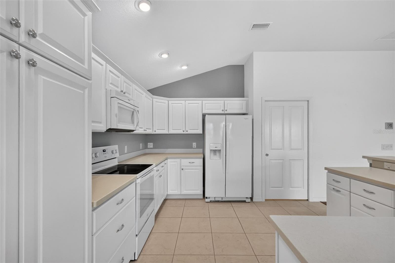 Kitchen - THE VILLAGES, THE VILLAGES