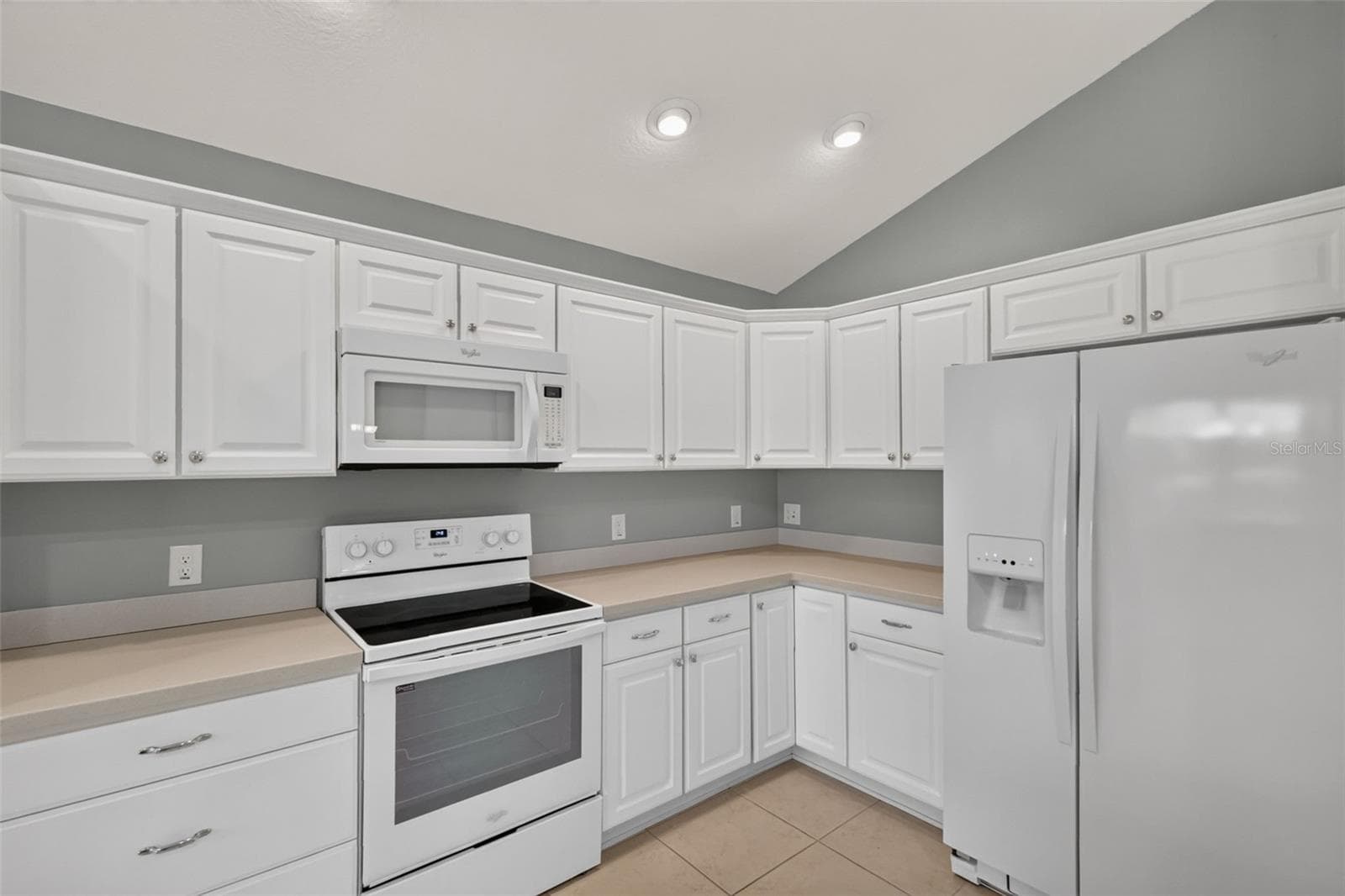 Kitchen - THE VILLAGES, THE VILLAGES