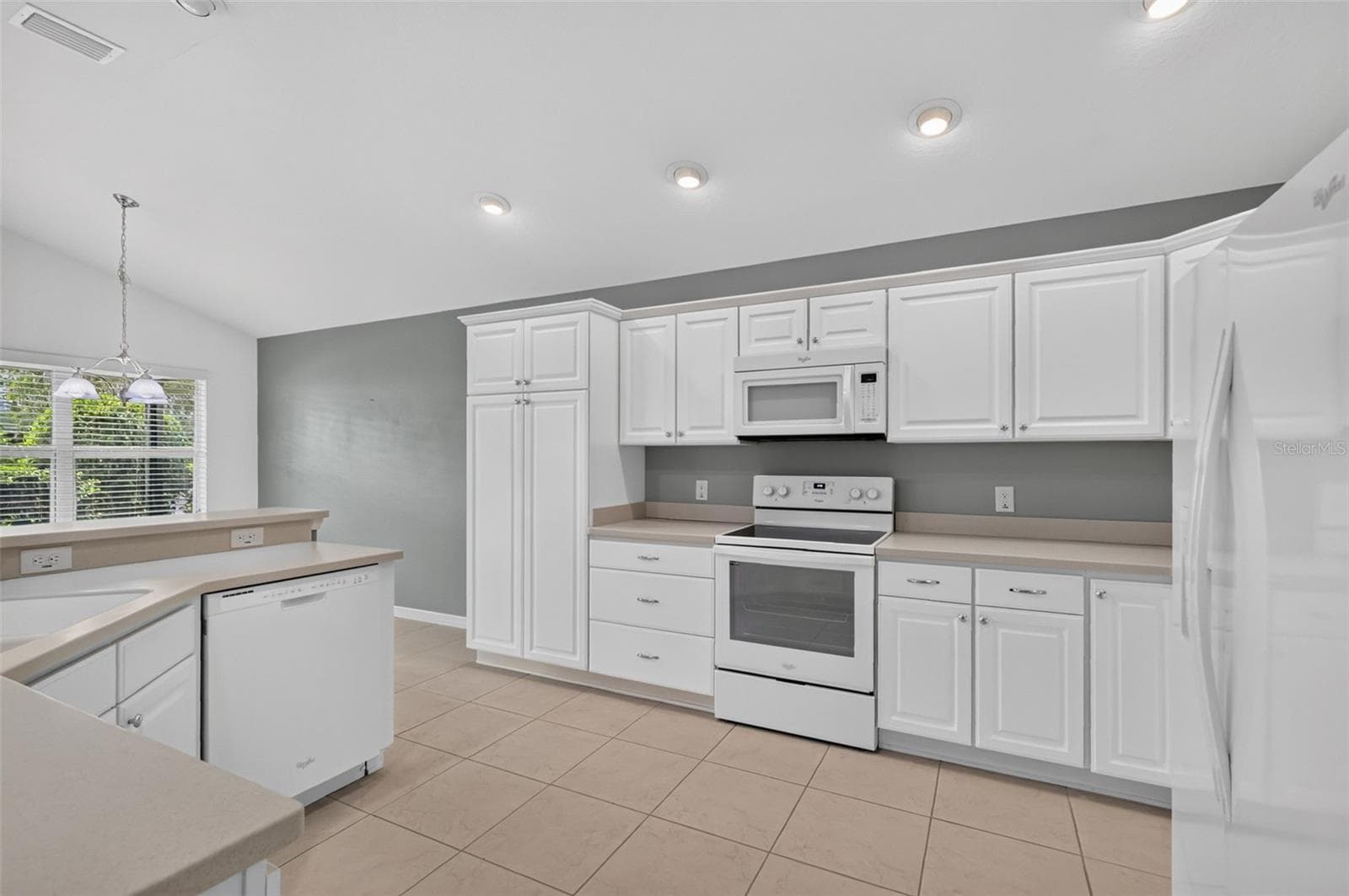 Kitchen - THE VILLAGES, THE VILLAGES