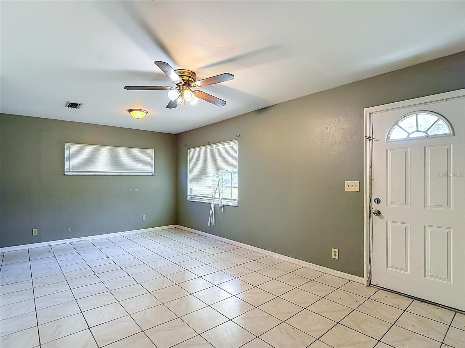 Single Family Residence at 8410 N SEMMES ST, TAMPA, photo 5 of 25