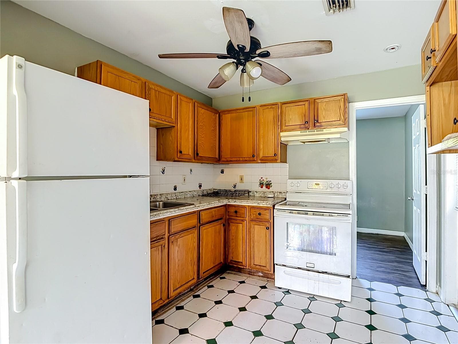 Single Family Residence at 8410 N SEMMES ST, TAMPA, photo 6 of 25