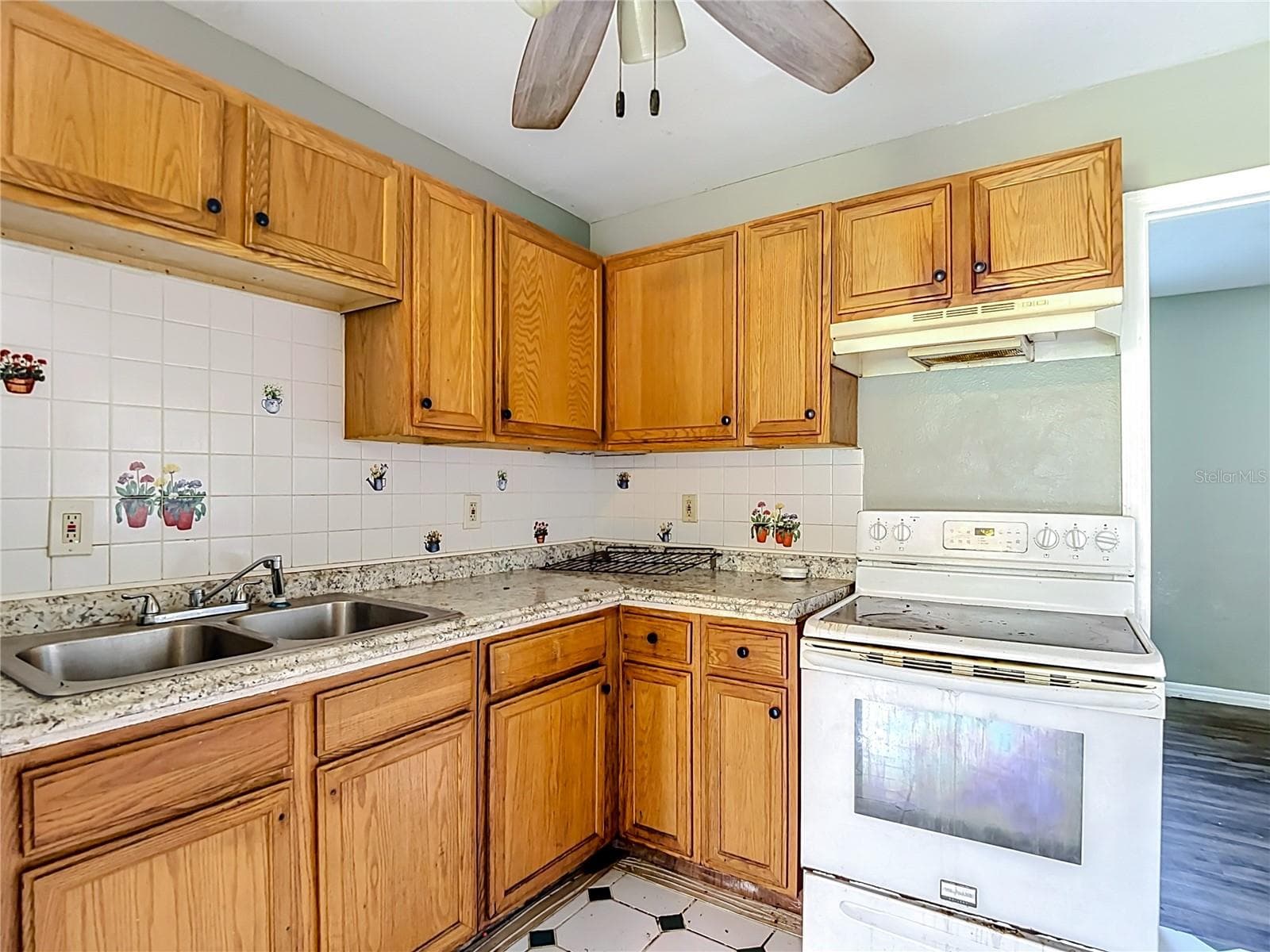 Single Family Residence at 8410 N SEMMES ST, TAMPA, photo 7 of 25