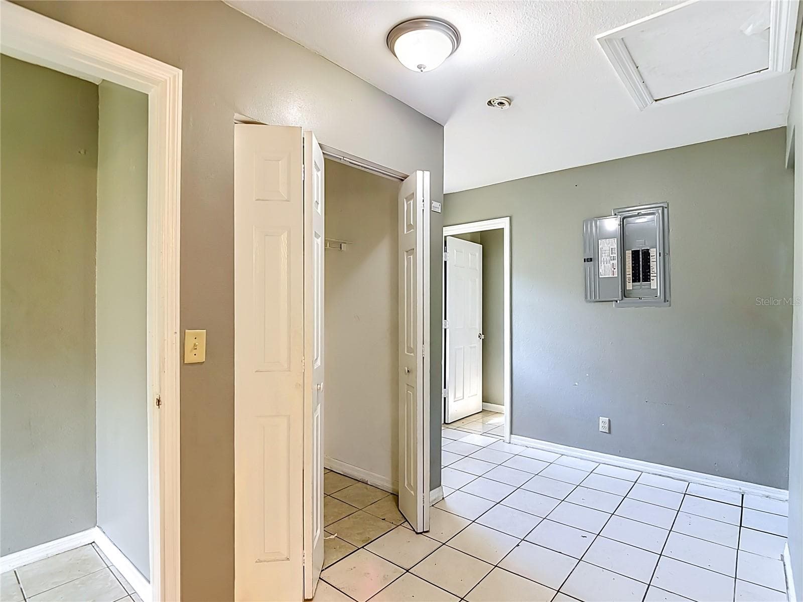 Single Family Residence at 8410 N SEMMES ST, TAMPA, photo 10 of 25