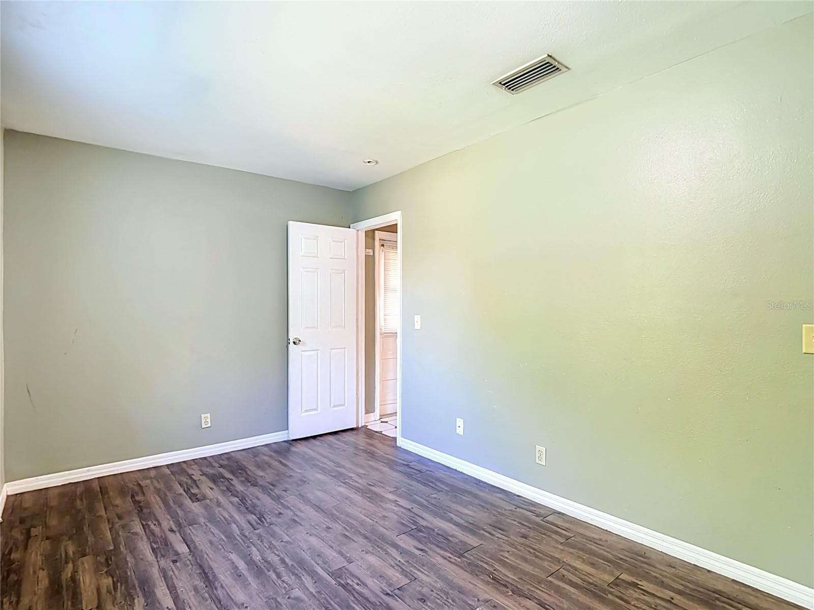 Single Family Residence at 8410 N SEMMES ST, TAMPA, photo 16 of 25