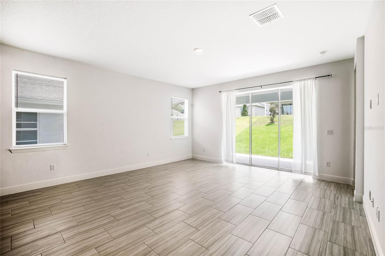 Single Family Residence at 4438 LIONS GATE AVE, CLERMONT, photo 5 of 27