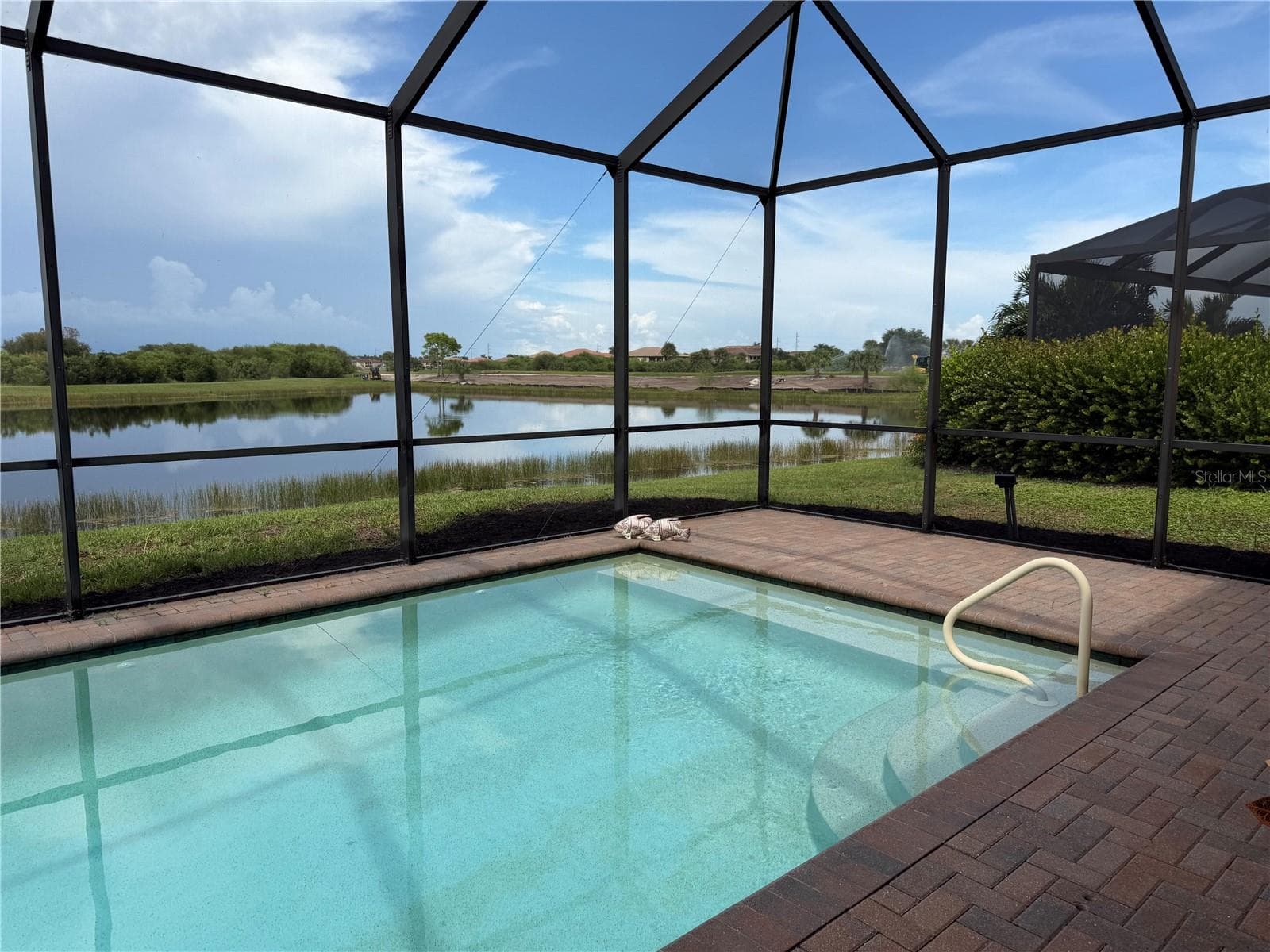 The pool overlooks water and Greenbelt - no one can ever build there. - 23781 WAVERLY CIR, VENICE