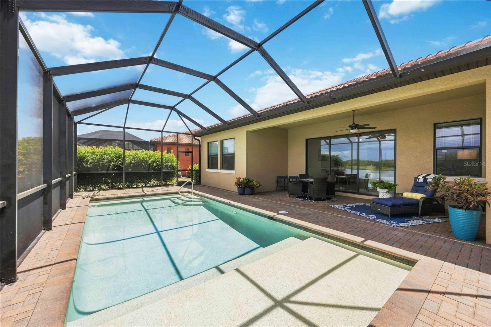 he pool overlooks water and Greenbelt - no one can ever build there. - 23781 WAVERLY CIR, VENICE