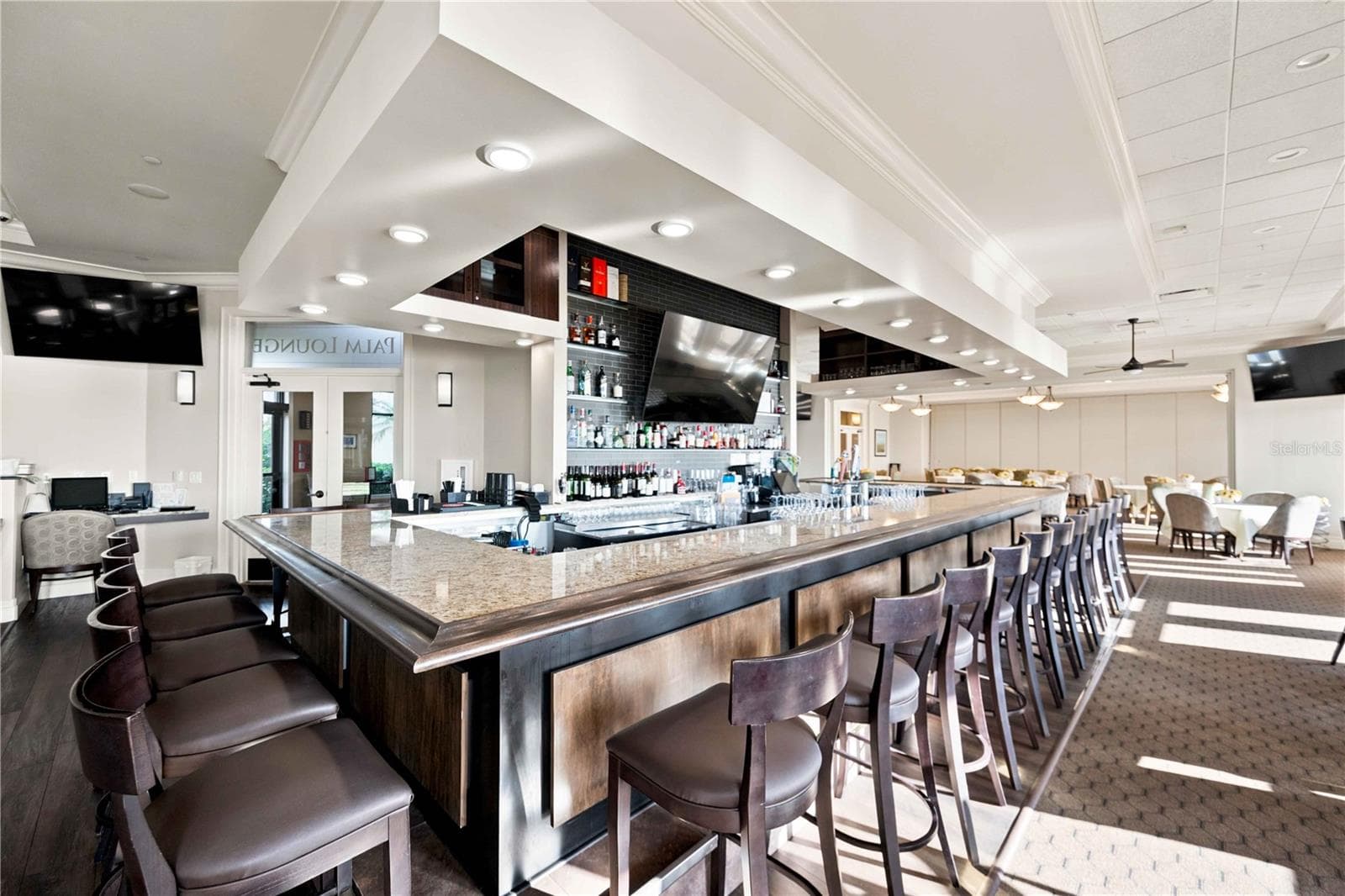Palm Lounge - 23781 WAVERLY CIR, VENICE