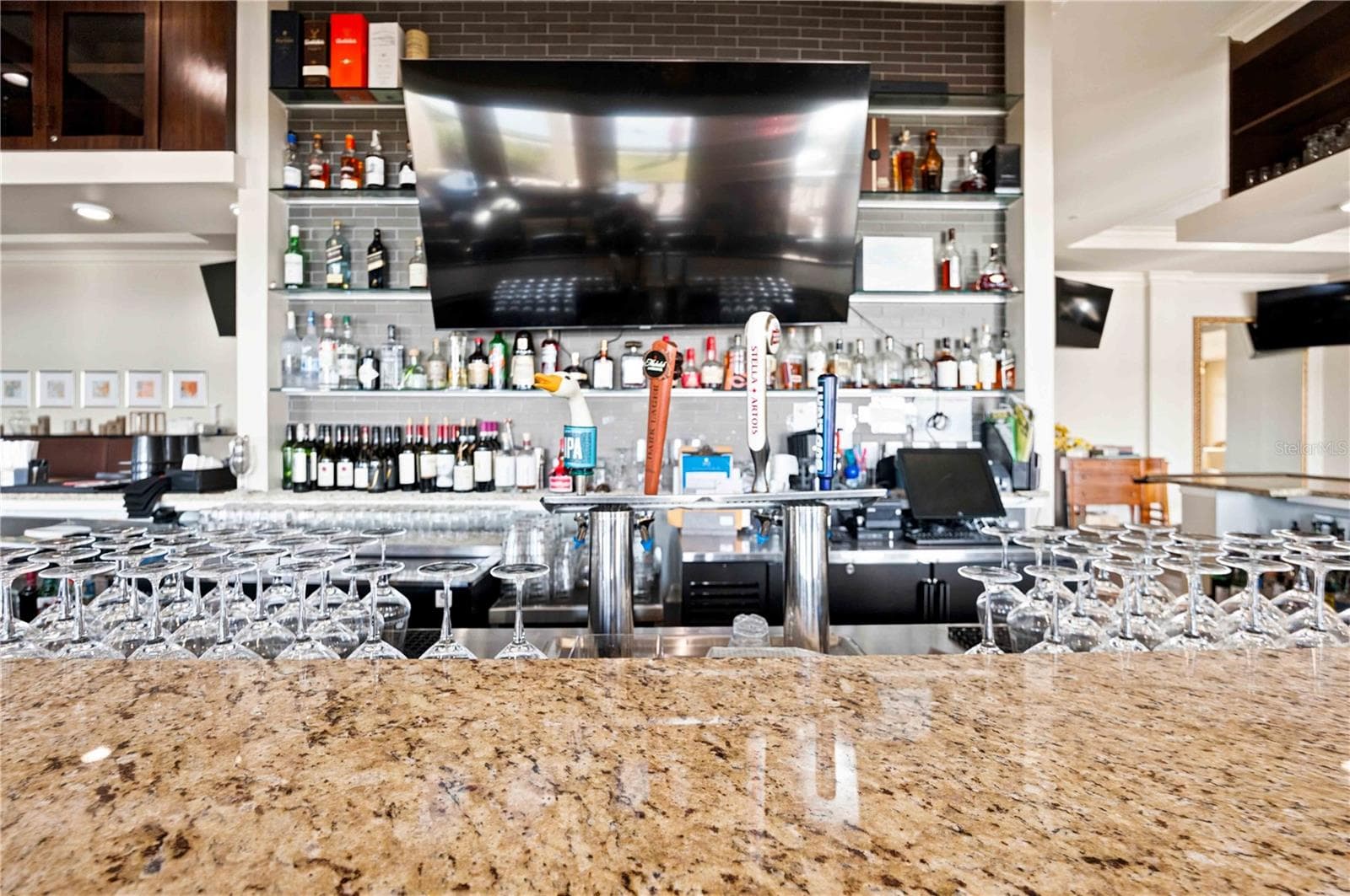Palm Lounge - 23781 WAVERLY CIR, VENICE