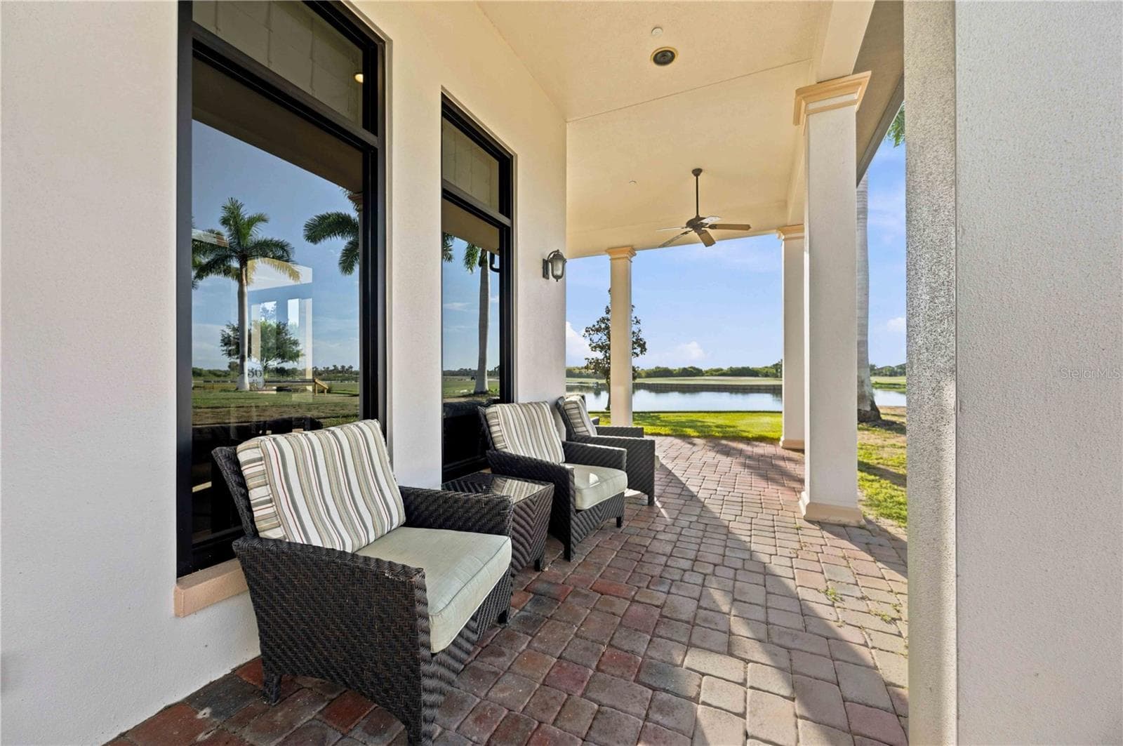 Outside dining areas - 23781 WAVERLY CIR, VENICE