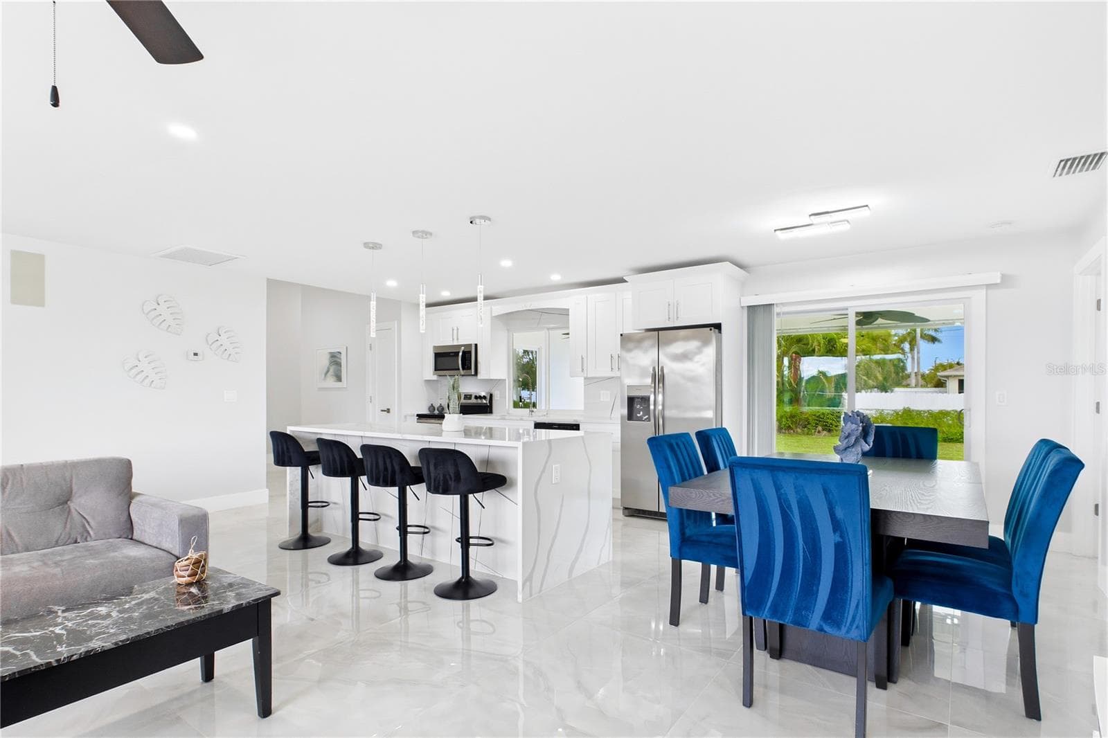 BEAUTIFULLY RENOVATED, WELL-MAINTAINED + FURNISHED IN THE HEART OF CAPE CORAL! - 256 SE SANTA BARBARA PL, CAPE CORAL