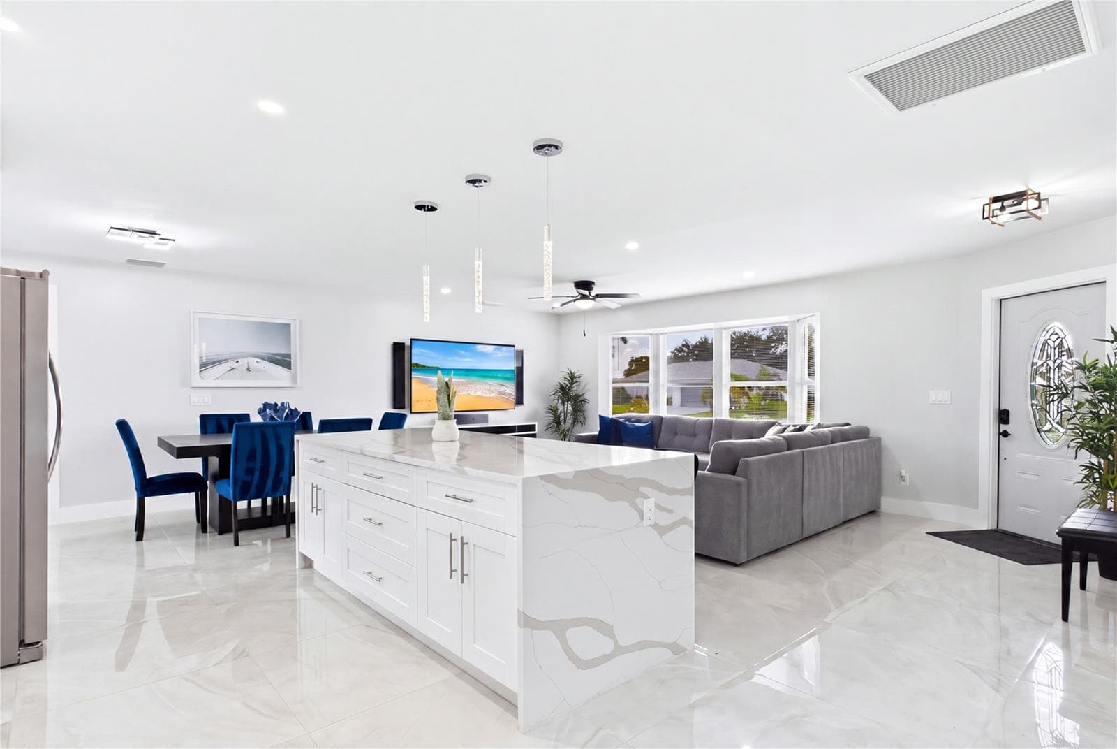OVERSIZED WATERFALL ISLAND w/ abundant prep space, storage & seating. - 256 SE SANTA BARBARA PL, CAPE CORAL