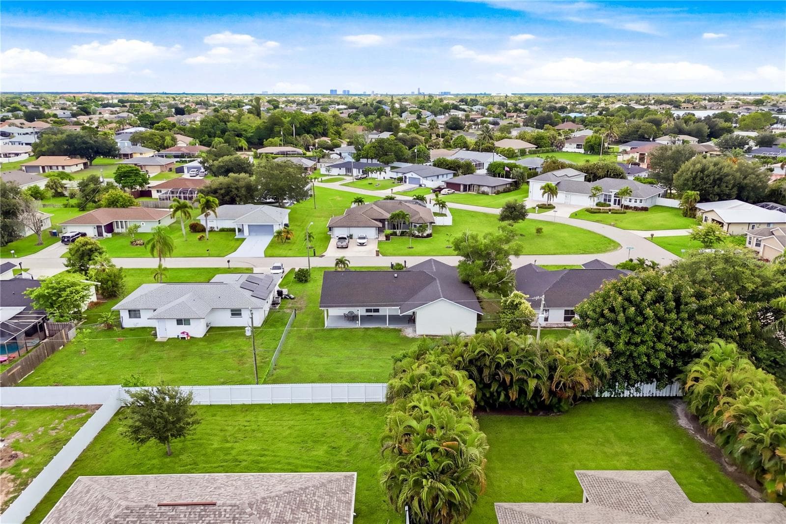 Enjoy being near SUN SPLASH FAMILY WATERPARK, nearby GOLF, parks & countless opportunities for boating, kayaking, fishing & outdoor adventures. - 256 SE SANTA BARBARA PL, CAPE CORAL