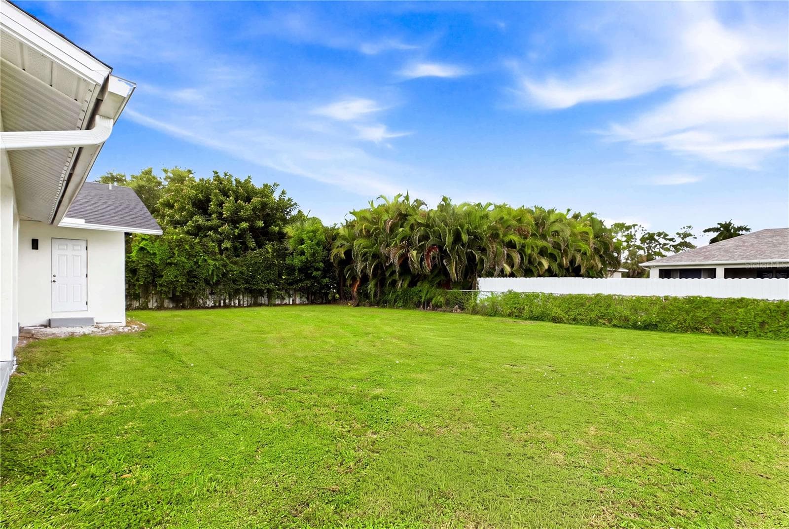 From backyard gatherings to nearby recreation, this home delivers the SPACE, LOCATION & LIFESTYLE to enjoy everything CAPE CORAL + SWFL have to offer! - 256 SE SANTA BARBARA PL, CAPE CORAL