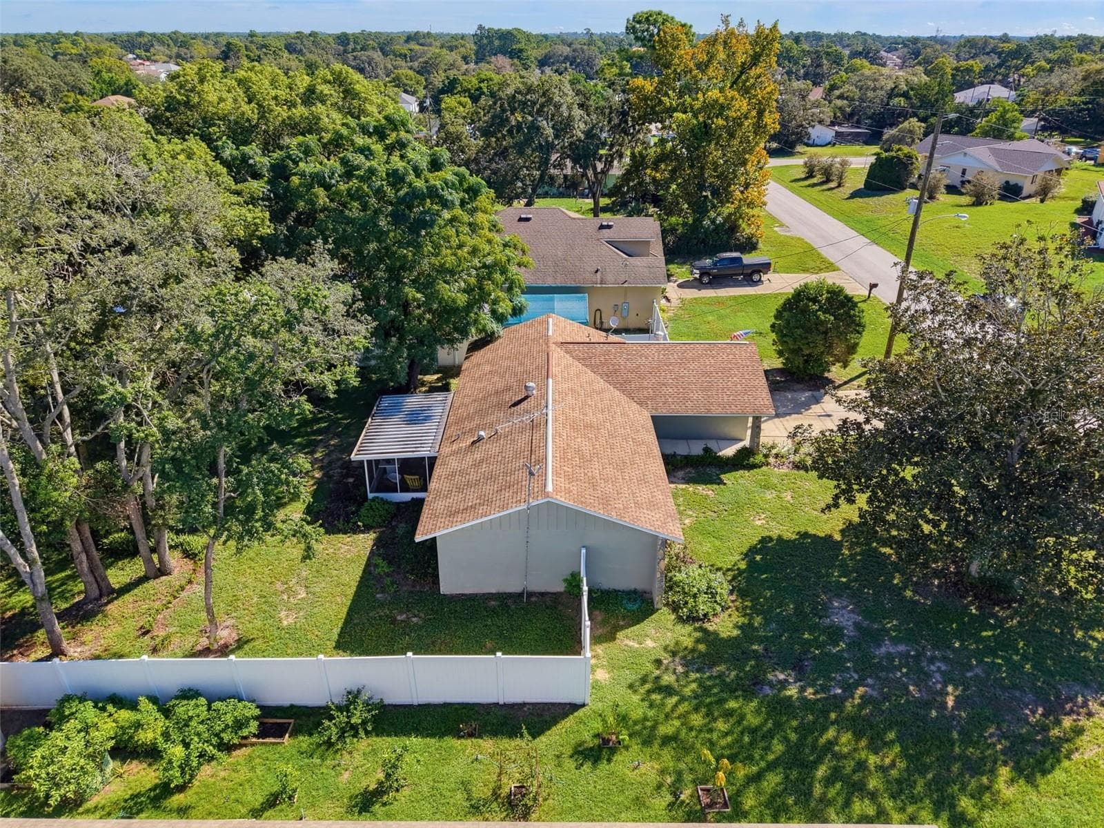 WONDERFUL HOME ON PRETTY LOT - 11113 NORVELL RD, SPRING HILL