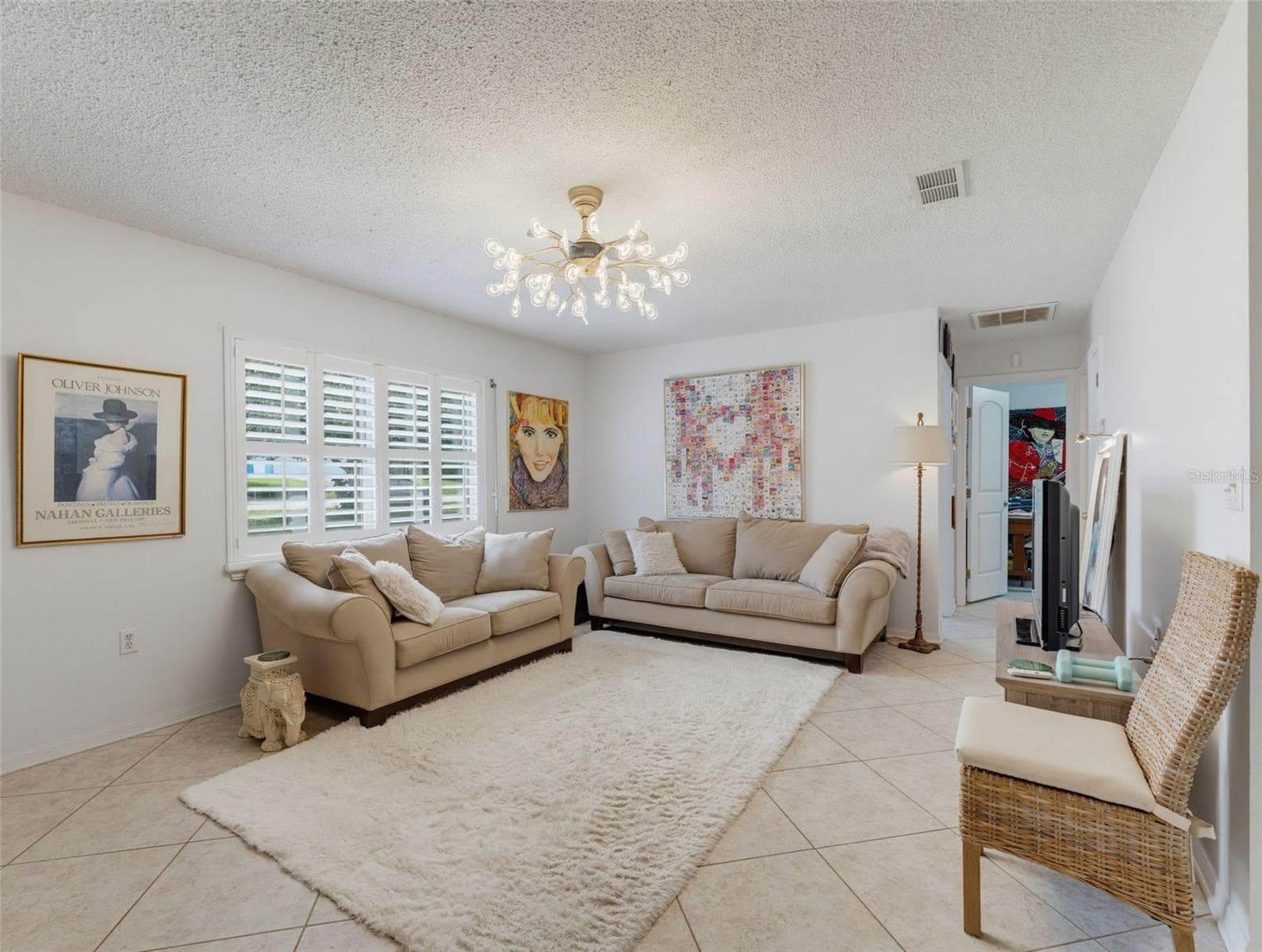 GREAT OPEN SPACE FOR LIVING ROOM/DINING AREA COMBO - 11113 NORVELL RD, SPRING HILL