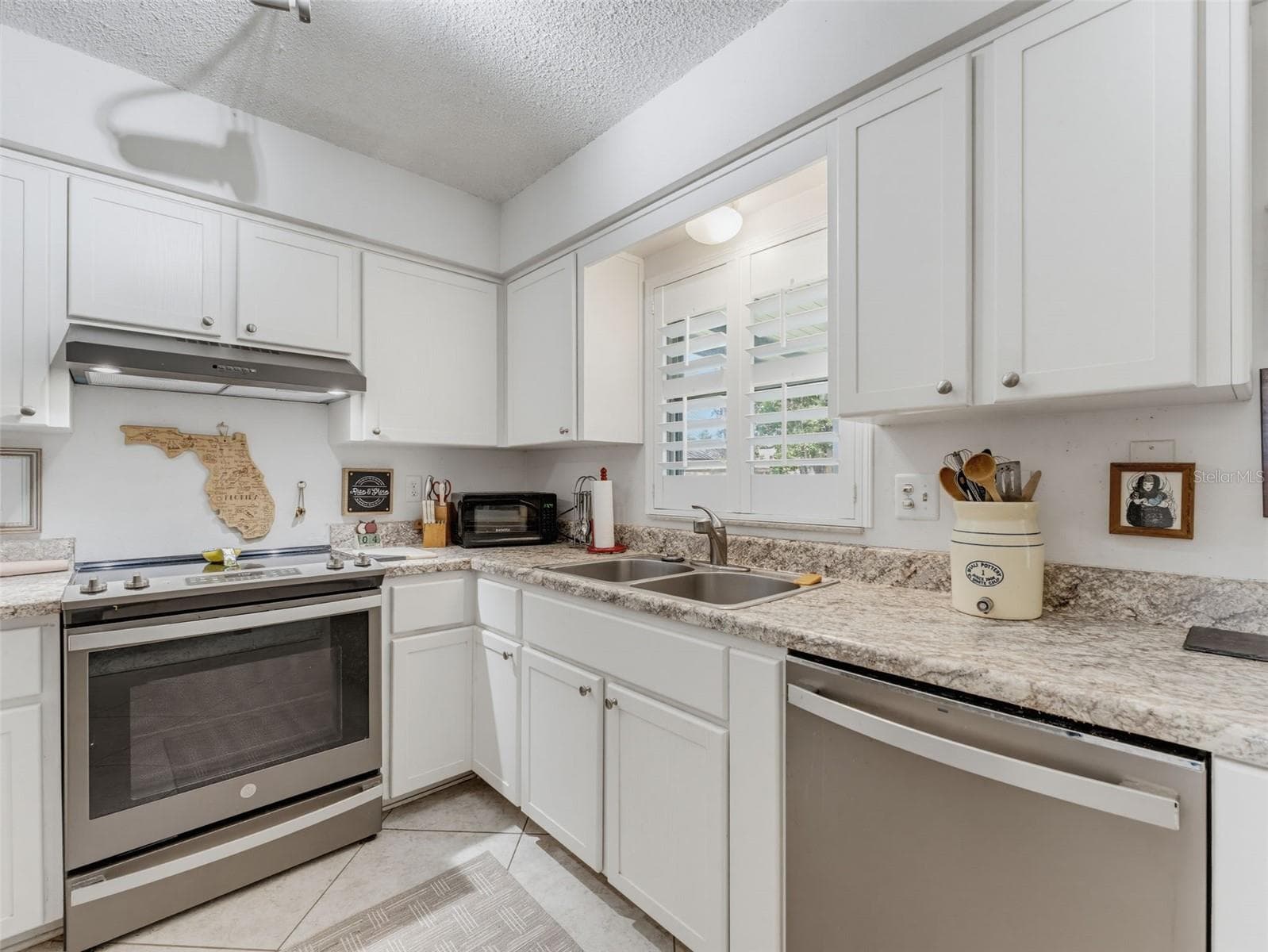 LOVELY WINDOW OVER SINK WITH PLANTATION SHUTTERS - 11113 NORVELL RD, SPRING HILL