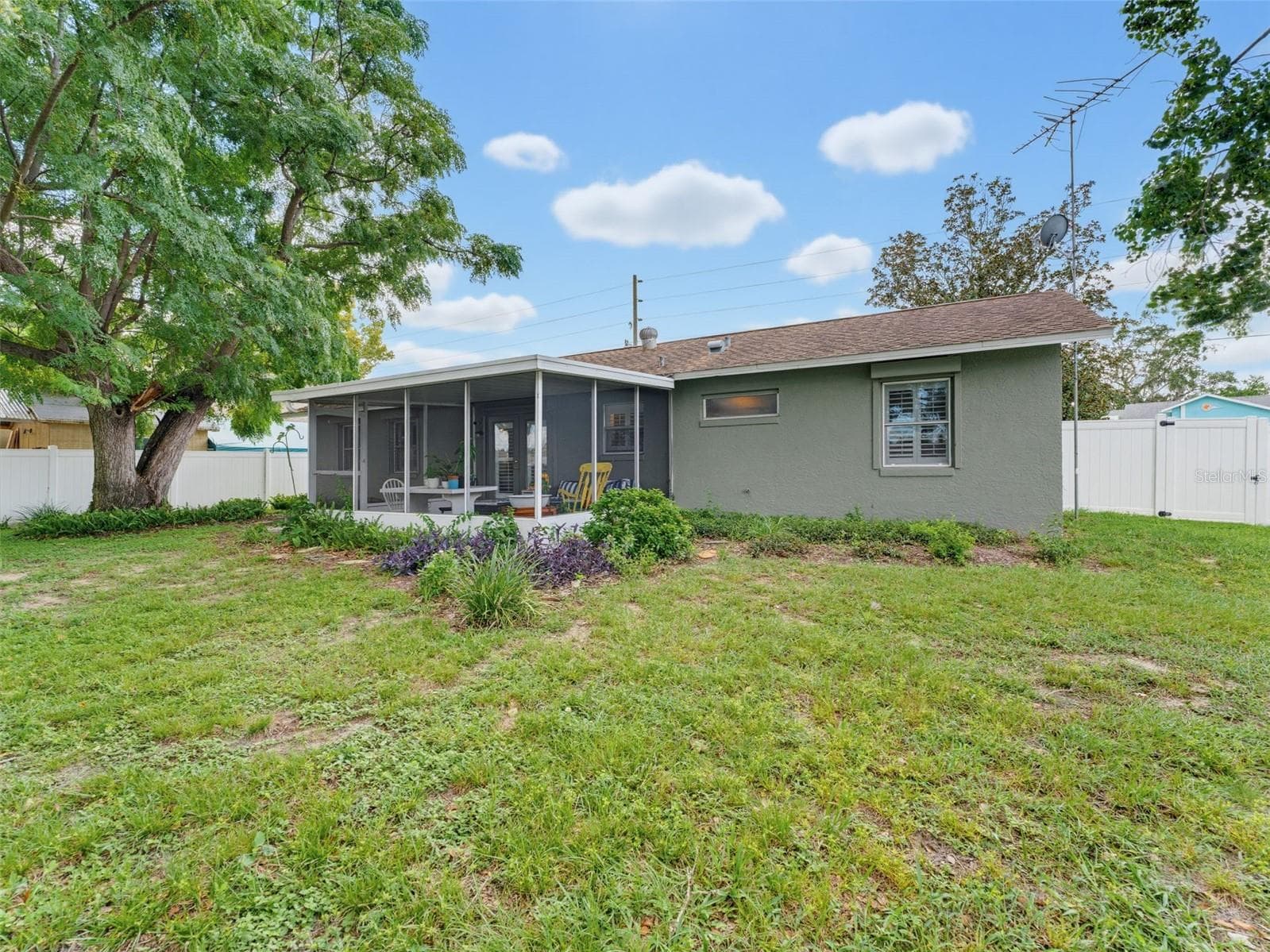 SO MUCH ROOM ...MAYBE A POOL WITH AN OUTDOOR KITCHEN! - 11113 NORVELL RD, SPRING HILL