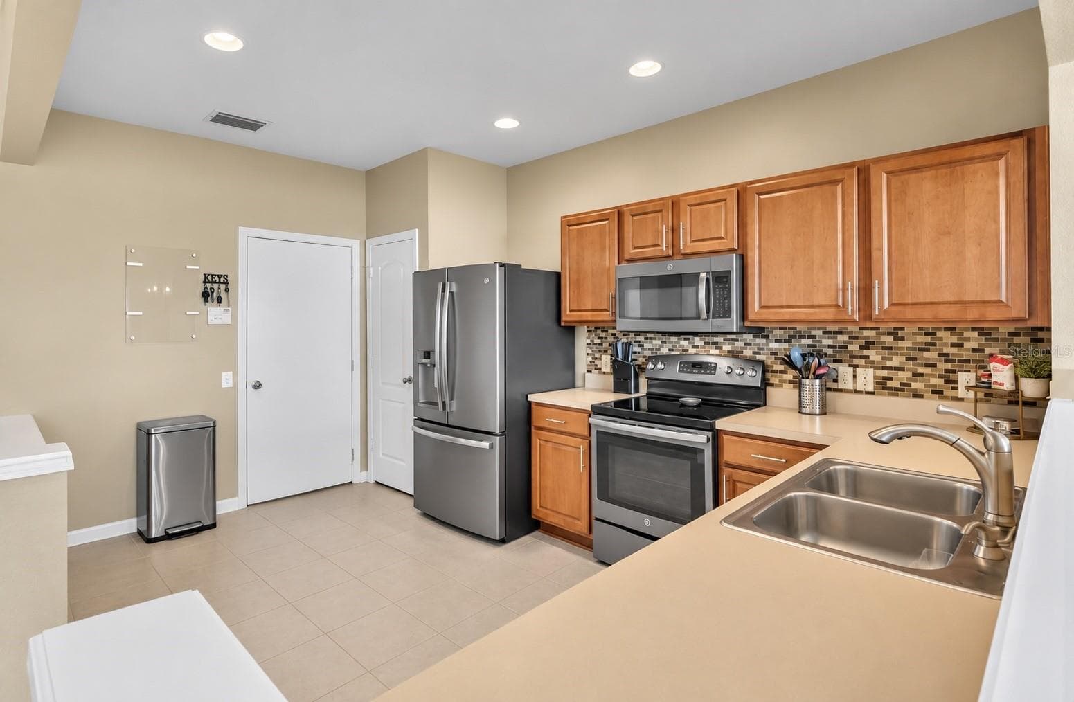 Townhouse at 4939 POND RIDGE DR, RIVERVIEW, photo 6 of 34