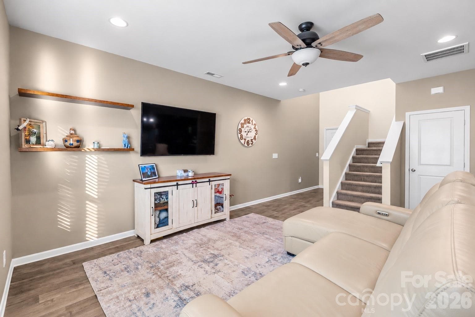 Single Family Residence at 525 Newfound Hollow Drive, Charlotte, photo 10 of 47