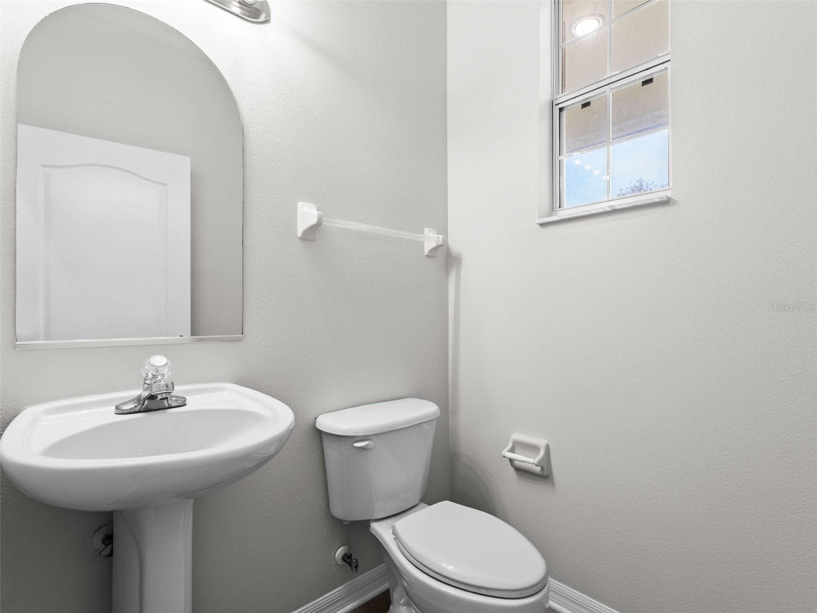 Downstairs half bath - 17912 HAVENVIEW LN, LUTZ