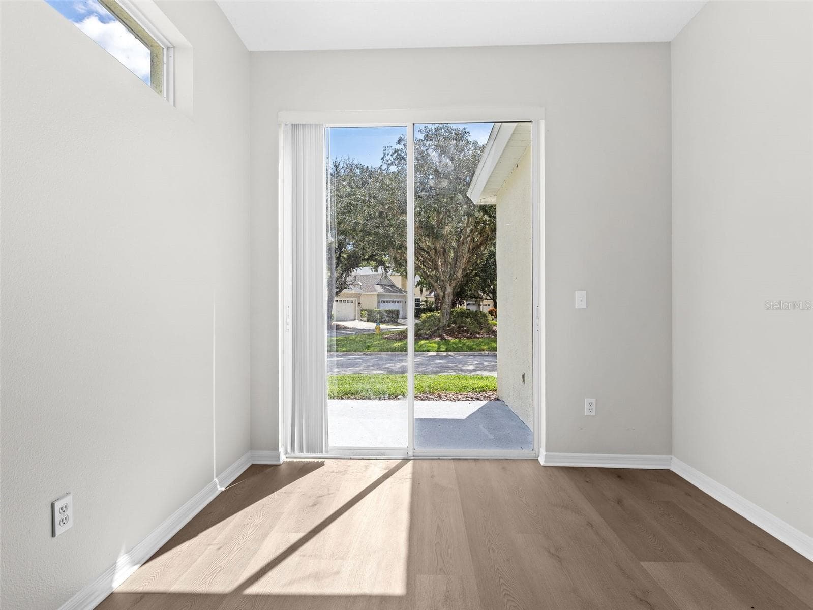 Dinette room opens to back of home - 17912 HAVENVIEW LN, LUTZ