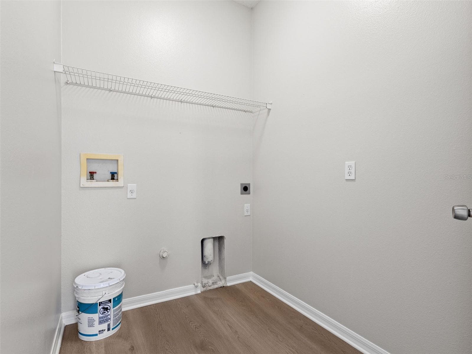 Laundry room attaches to Dinette. (does not attach to garage) - 17912 HAVENVIEW LN, LUTZ