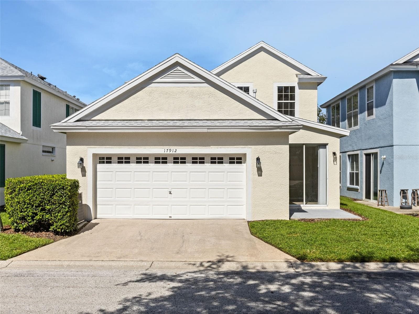 Back garage entrance - 17912 HAVENVIEW LN, LUTZ