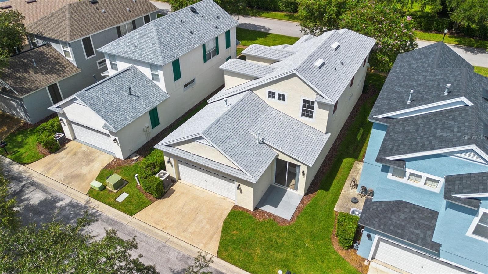 Exterior rare of home - 17912 HAVENVIEW LN, LUTZ
