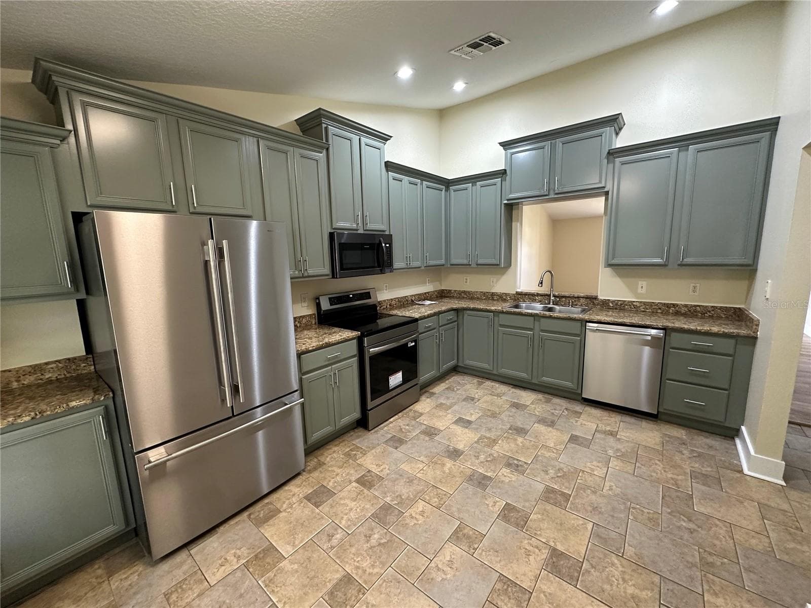 Kitchen - 10 SUNNYSIDE DR, CLERMONT