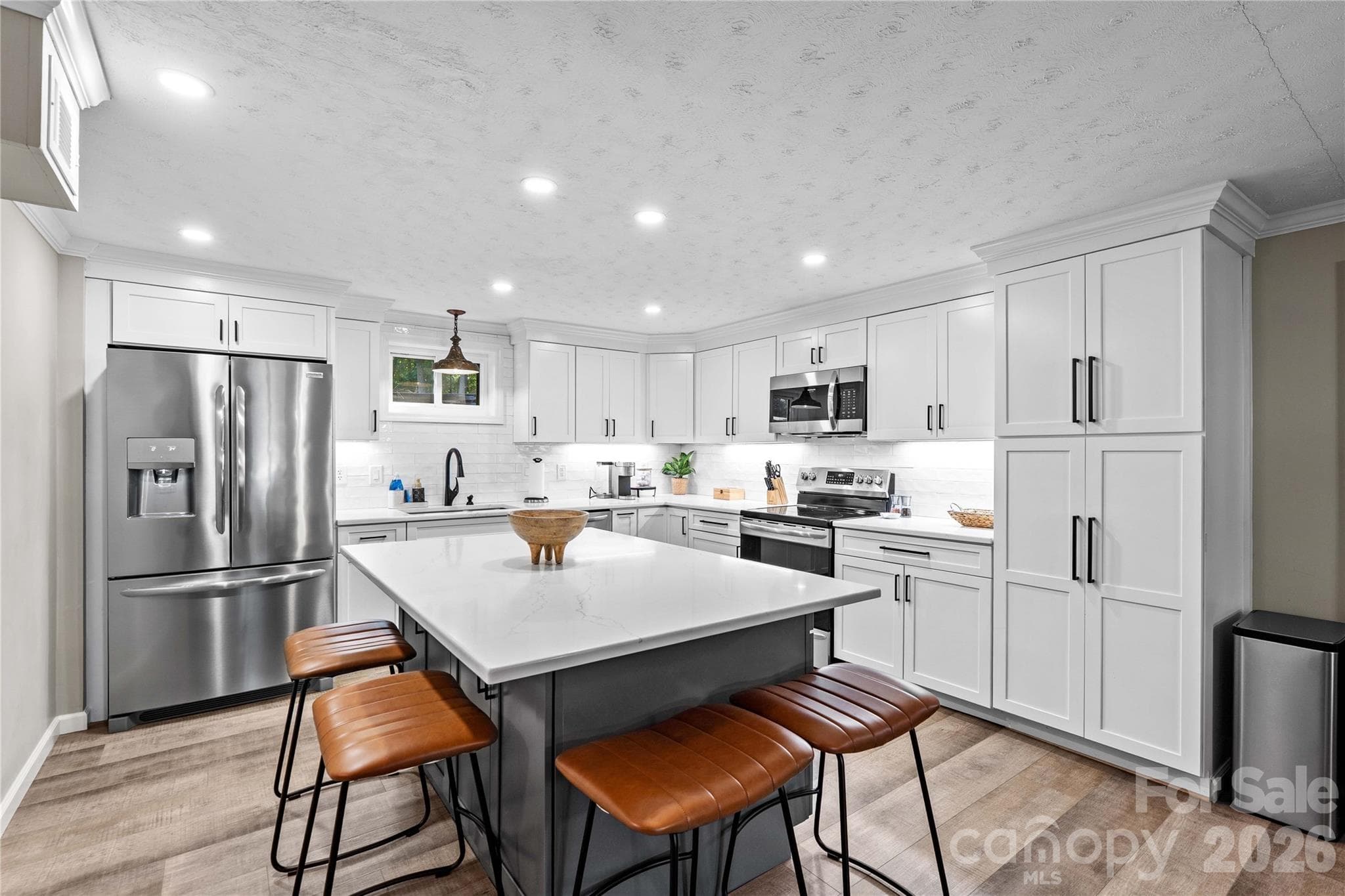 Kitchen island - 150 Shady Cove Drive, Troutman