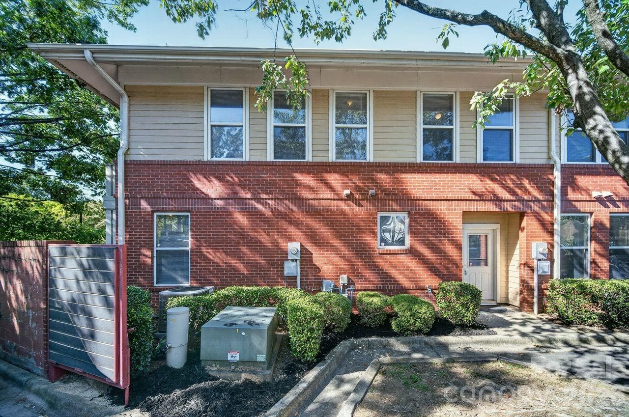 Townhouse at 601 N Davidson Street, Charlotte, photo 31 of 36