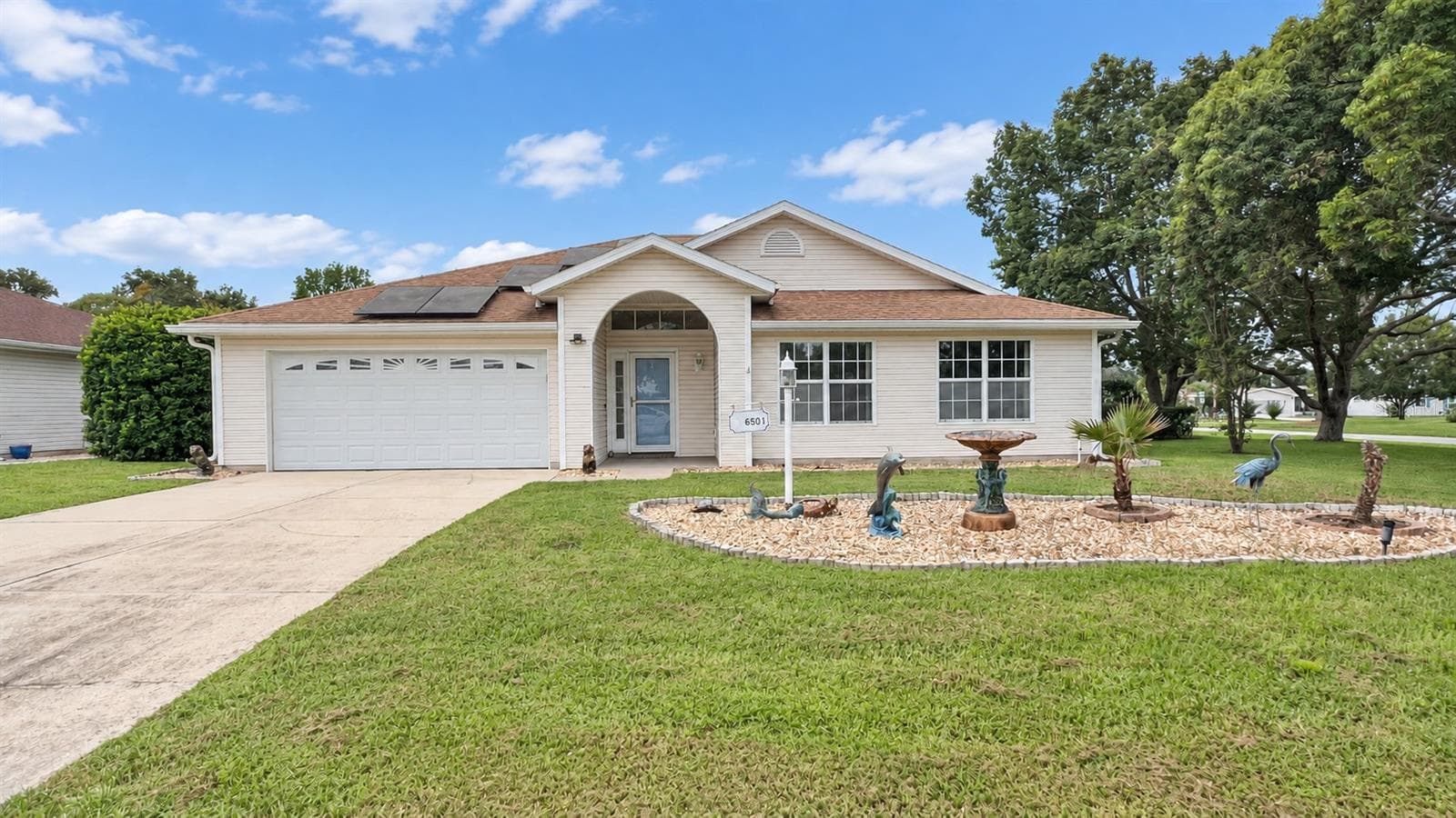 Beautifully maintained neighborhood in a 55+ community with younger buyers permitted and welcomed! - 6501 SW 84TH PLACE RD, OCALA