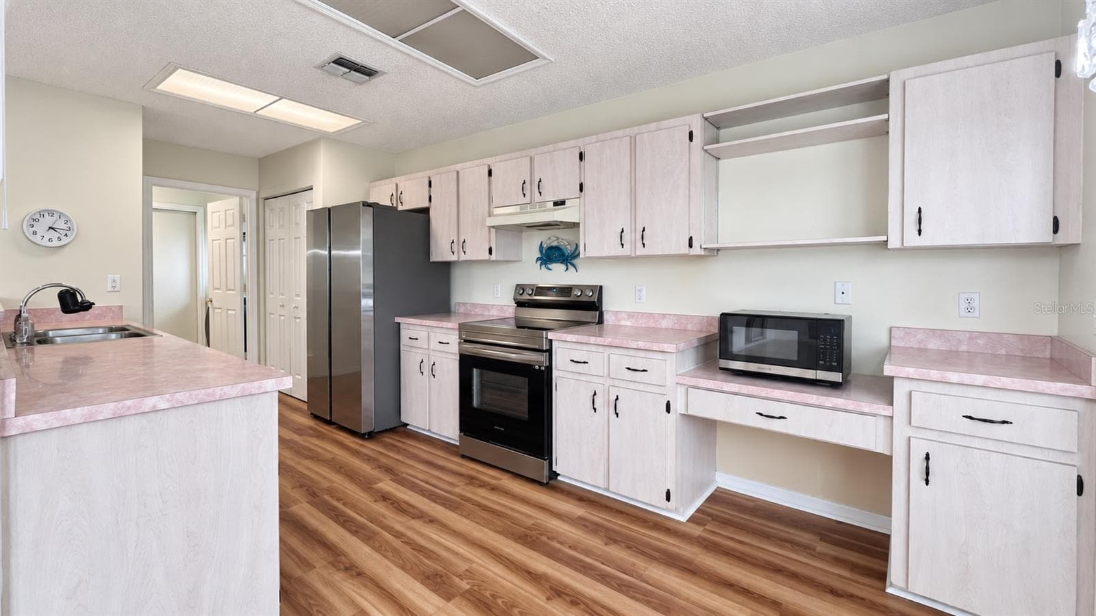 Large kitchen with breakfast room facing the backyard. - 6501 SW 84TH PLACE RD, OCALA