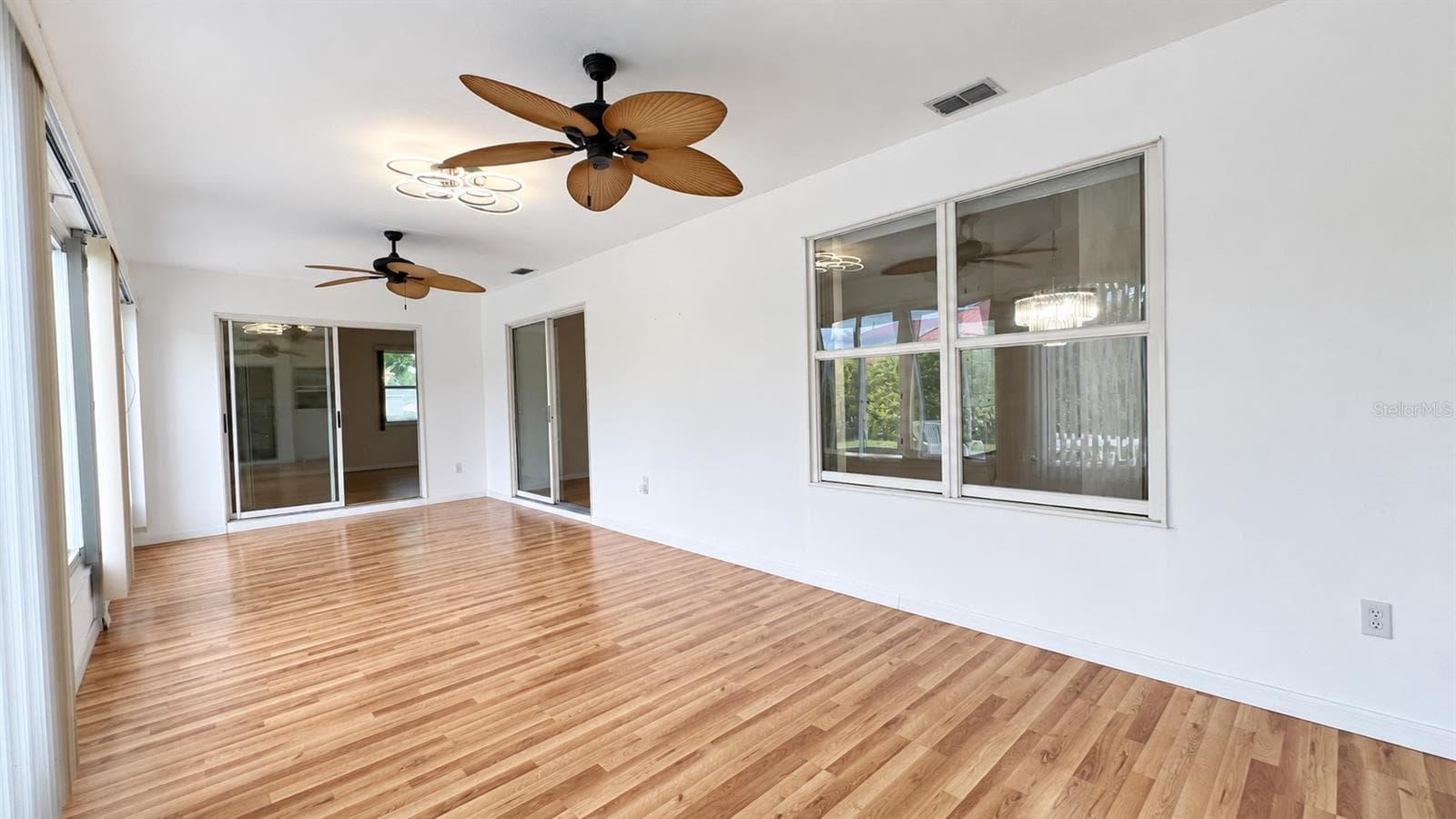 400 sq ft enclosed, air-conditioned lanai. - 6501 SW 84TH PLACE RD, OCALA