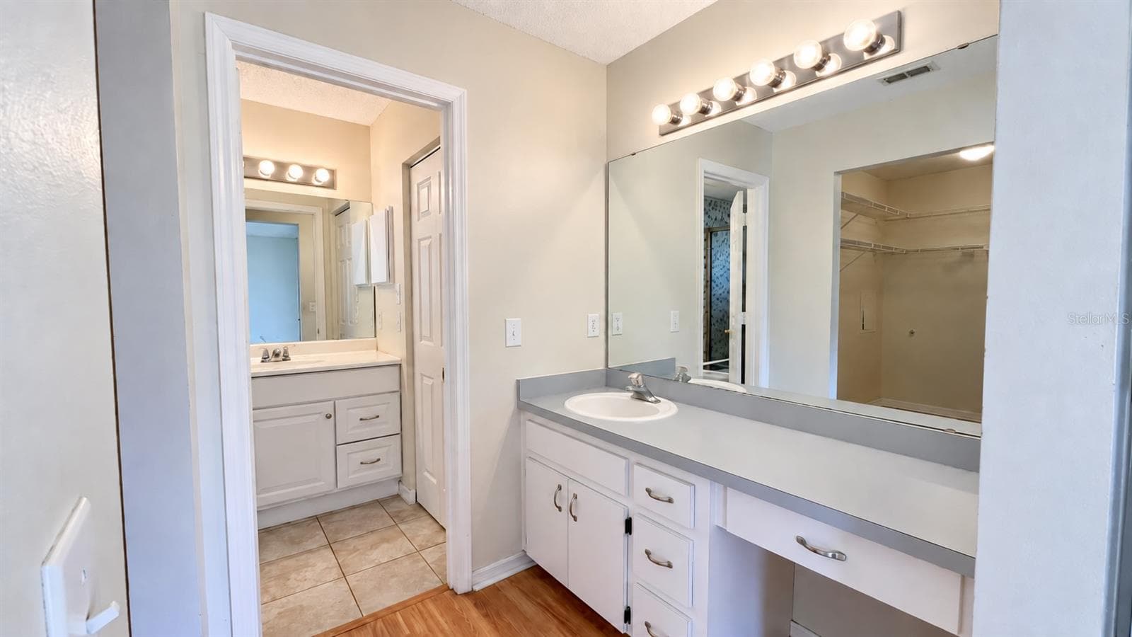 Master bedroom en-suite bath with large WIC. - 6501 SW 84TH PLACE RD, OCALA