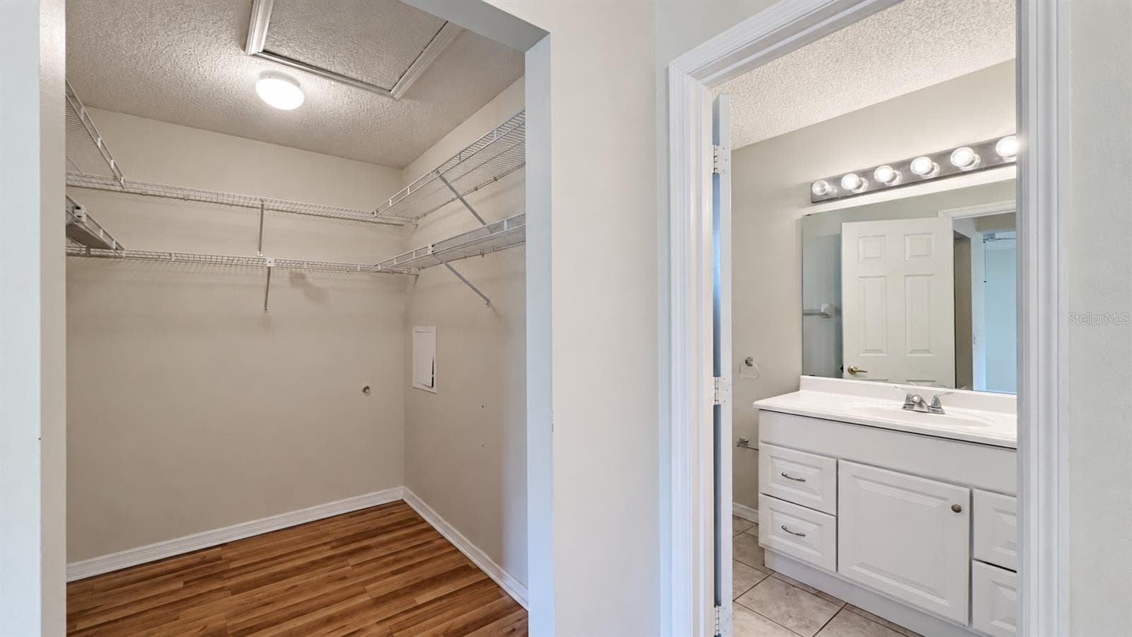 Master bedroom en-suite bath with large WIC. - 6501 SW 84TH PLACE RD, OCALA