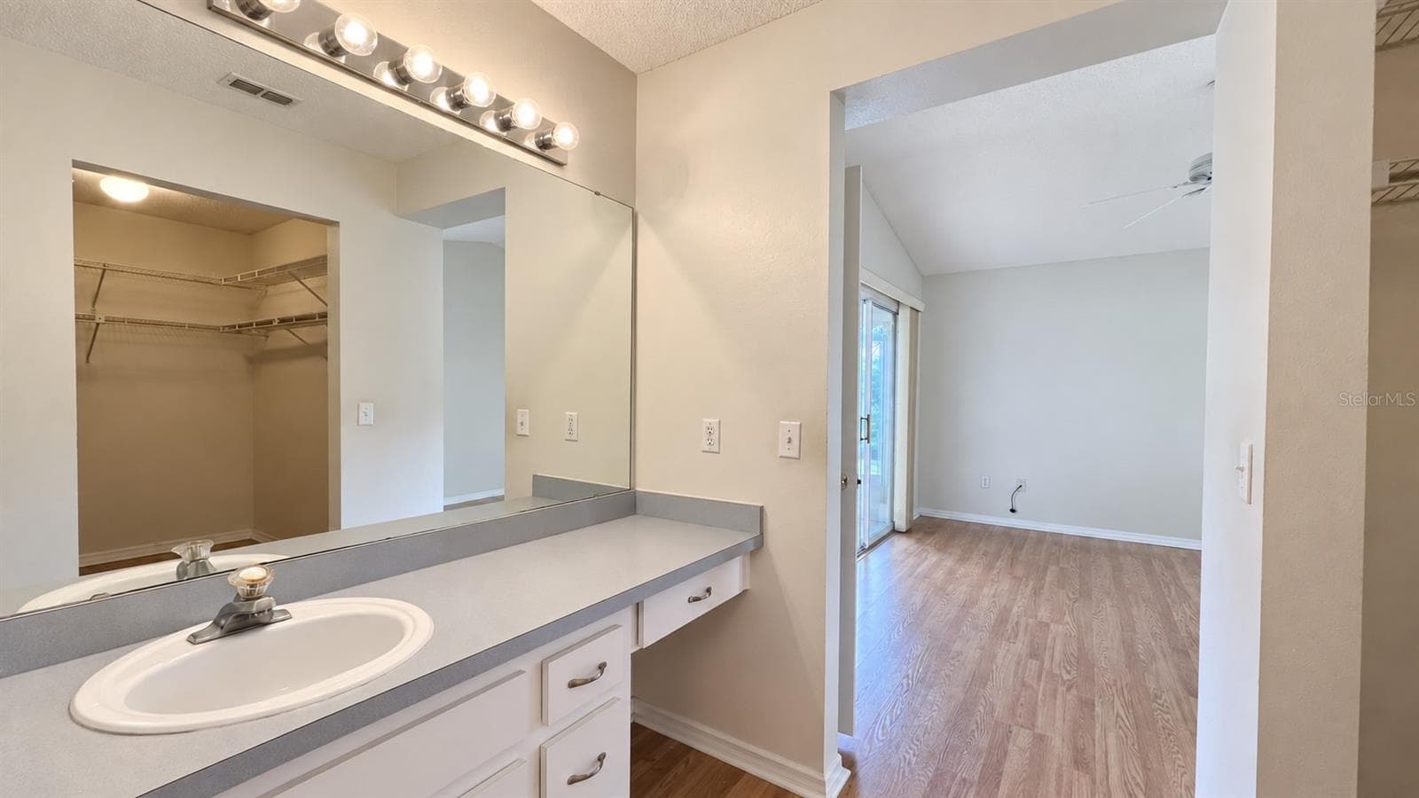 Master bedroom en-suite bath with large WIC. - 6501 SW 84TH PLACE RD, OCALA