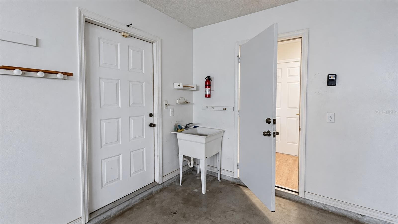 Garage features a handy utility sink. - 6501 SW 84TH PLACE RD, OCALA