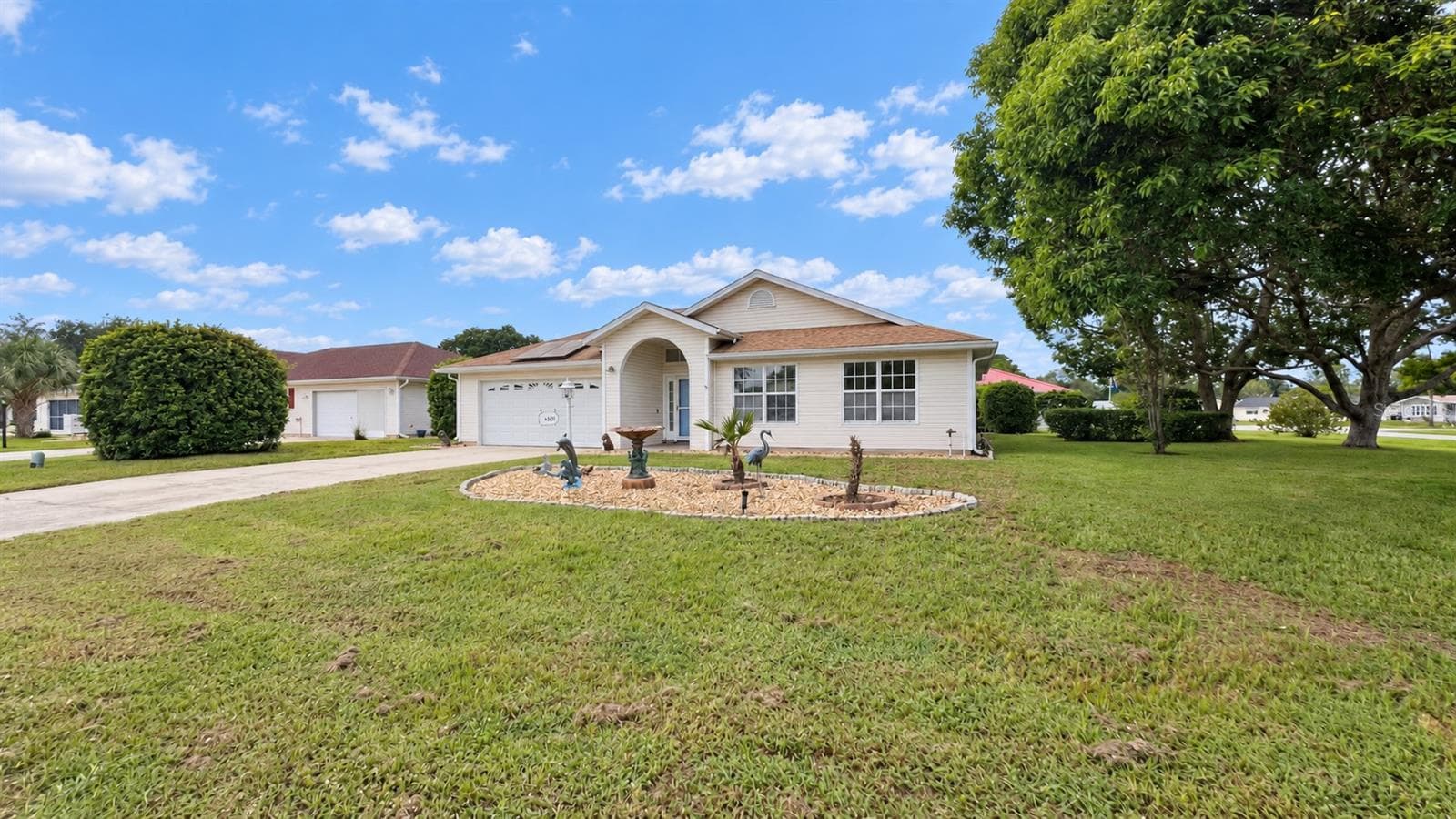 Very pretty corner lot with wide streets and friendly neighbors. - 6501 SW 84TH PLACE RD, OCALA