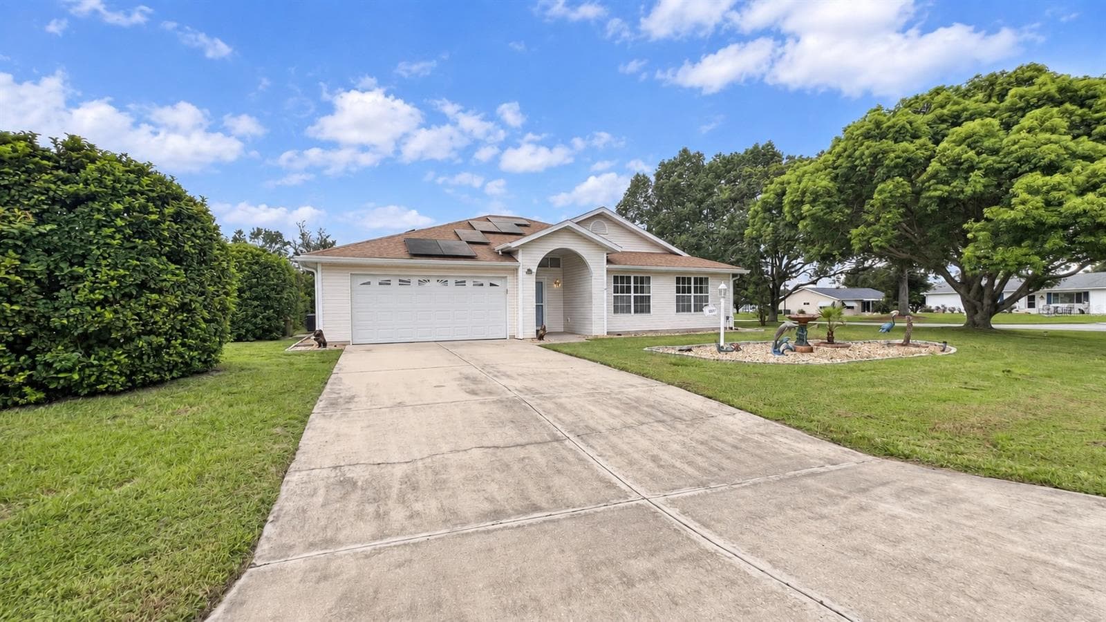 Plenty of parking for guests and two-car garage. - 6501 SW 84TH PLACE RD, OCALA