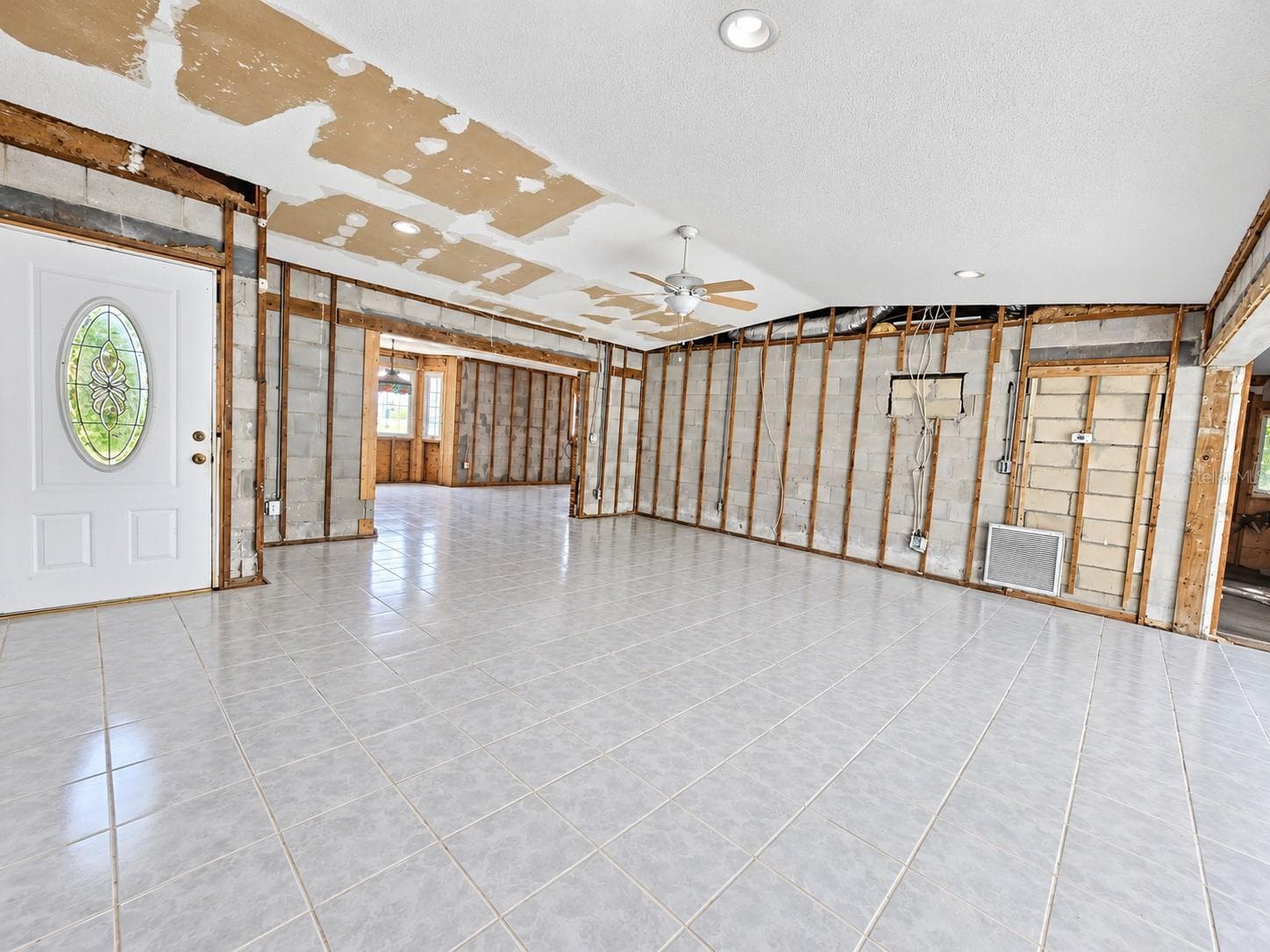 Living Room - 13401 1ST ST E, MADEIRA BEACH
